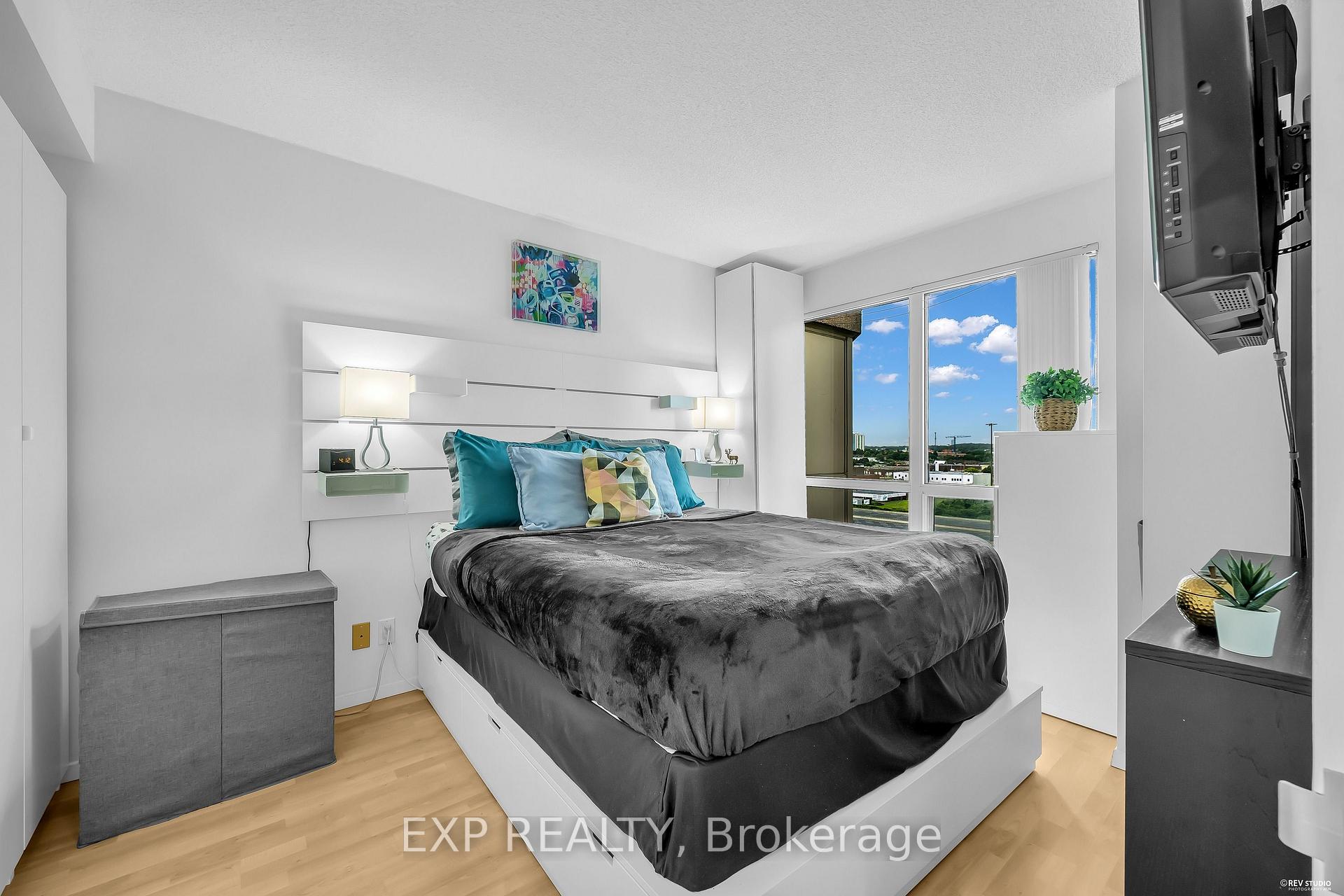 Photo 17 of Unit 1016, 8 Lee Centre Drive N, Scarborough, Woburn — HOMEH