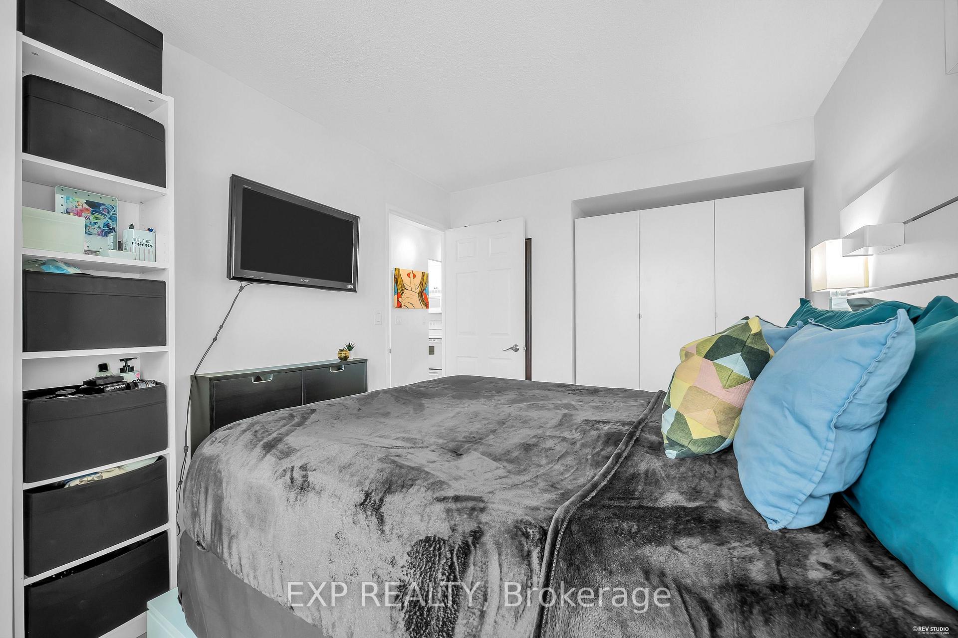 Photo 19 of Unit 1016, 8 Lee Centre Drive N, Scarborough, Woburn — HOMEH