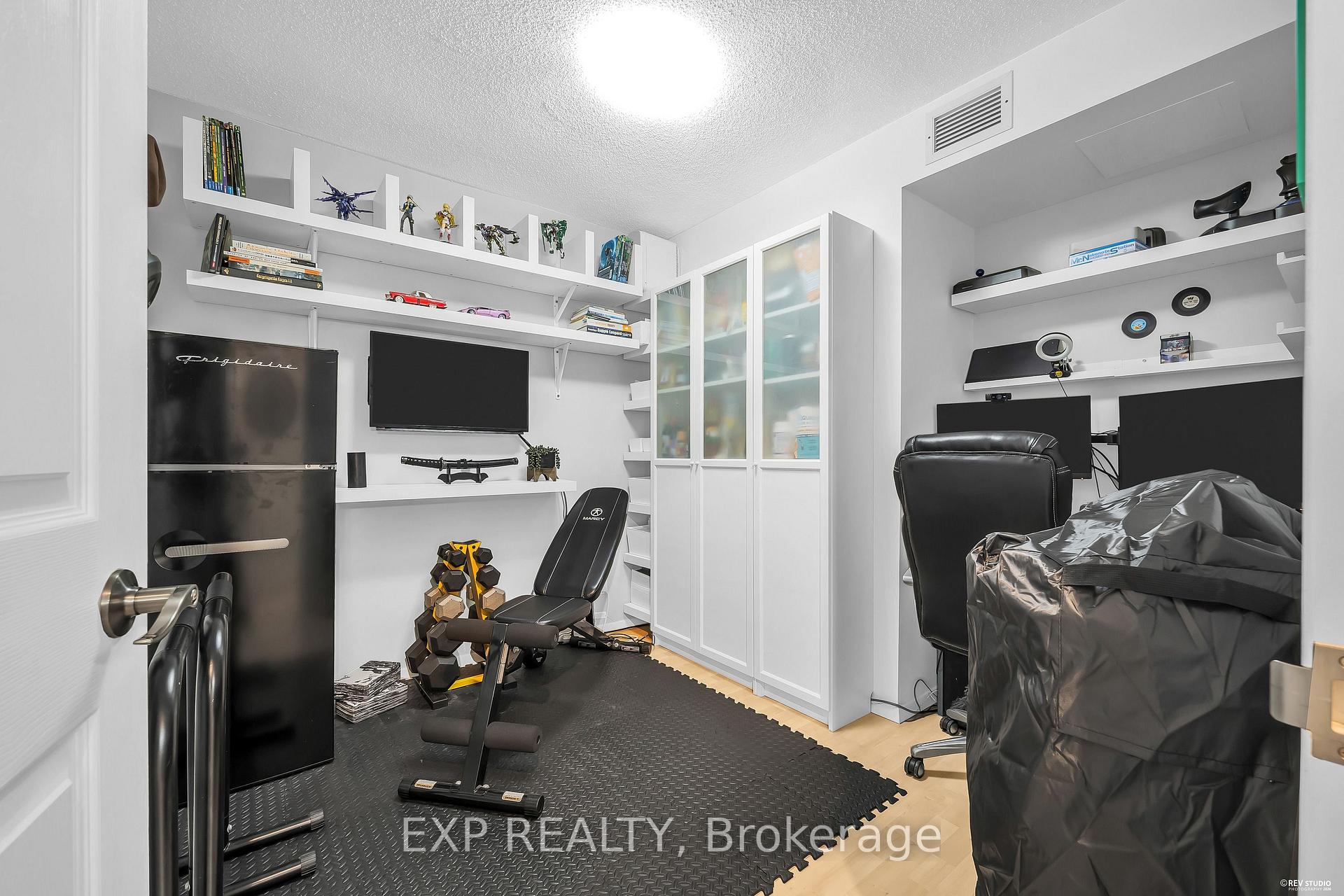 Photo 20 of Unit 1016, 8 Lee Centre Drive N, Scarborough, Woburn — HOMEH