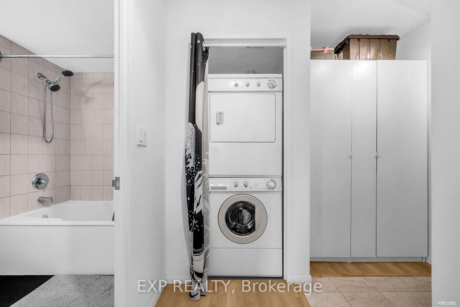 Photo 22 of Unit 1016, 8 Lee Centre Drive N, Scarborough, Woburn — HOMEH
