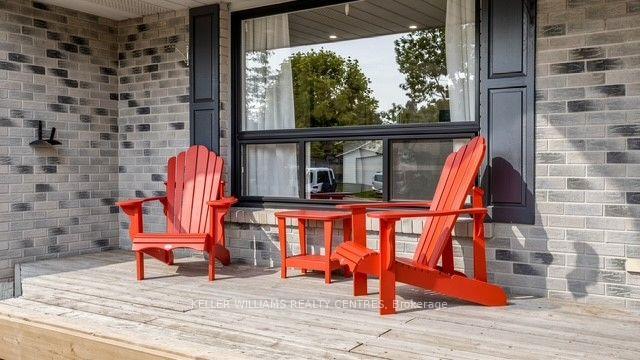 Photo 2 of Unit Upper, 29 Bronte Crescent, Barrie, Letitia Heights — HOMEH