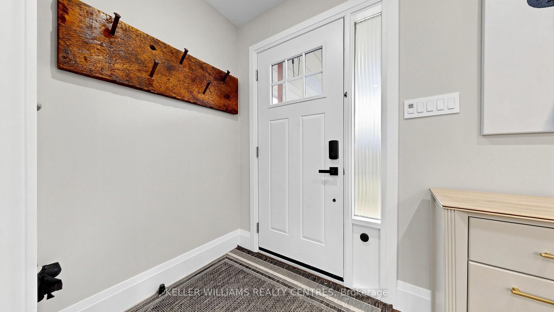 Photo 3 of Unit Upper, 29 Bronte Crescent, Barrie, Letitia Heights — HOMEH