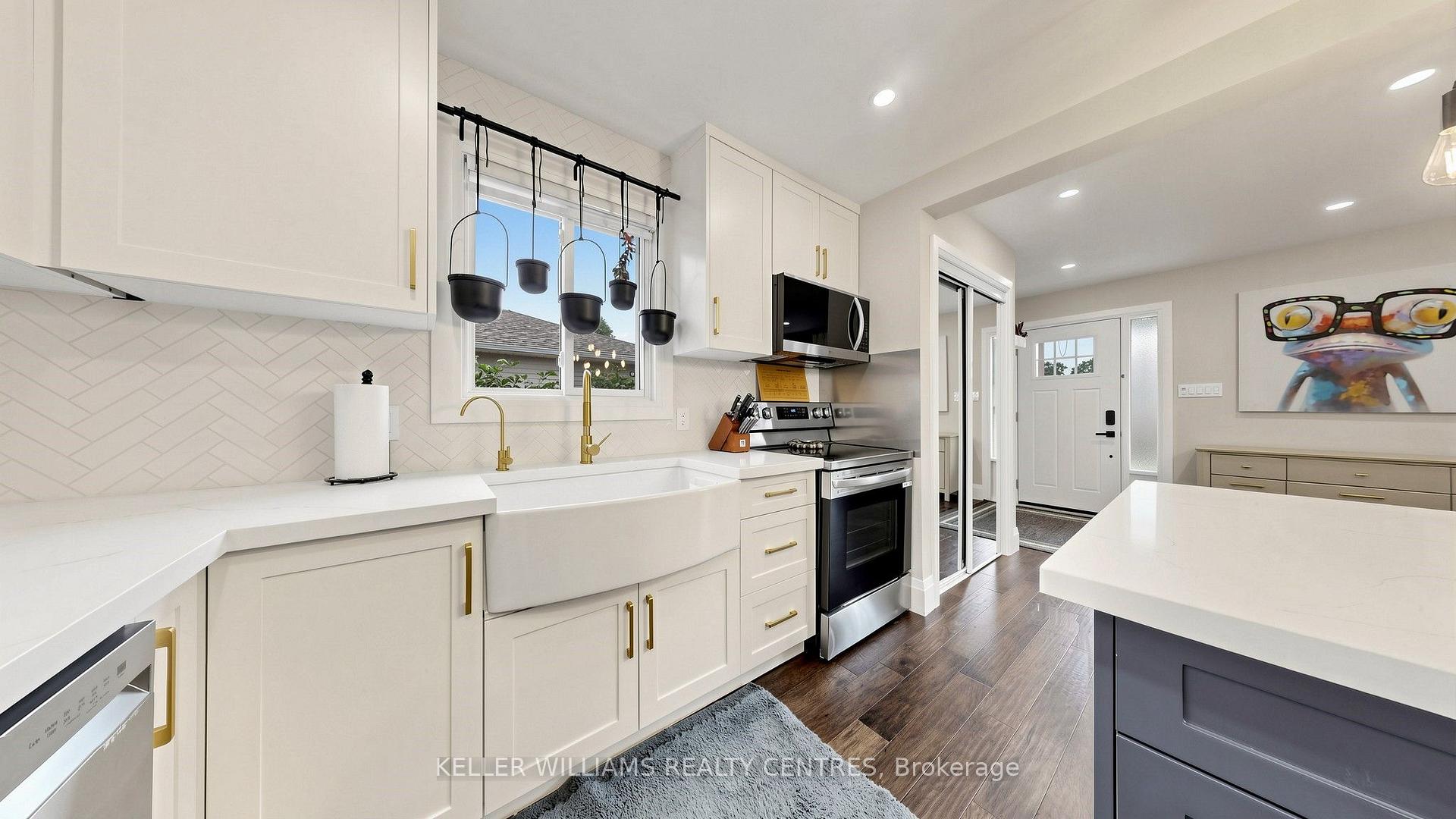 Photo 8 of Unit Upper, 29 Bronte Crescent, Barrie, Letitia Heights — HOMEH