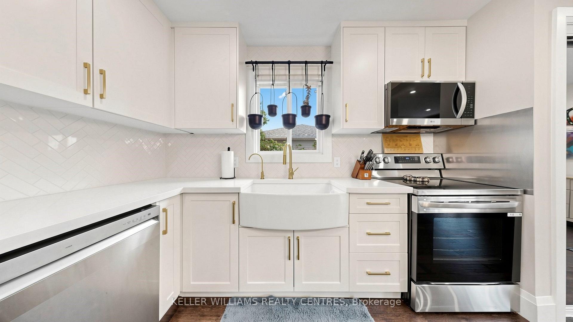 Photo 9 of Unit Upper, 29 Bronte Crescent, Barrie, Letitia Heights — HOMEH