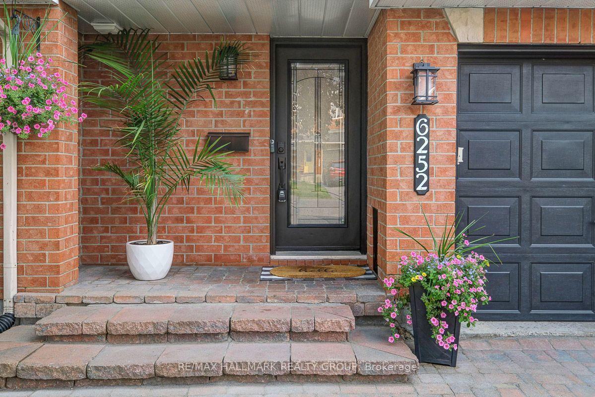 Photo 3 of 6252 Sablewood Place, Ottawa, Chapel Hill — HOMEH