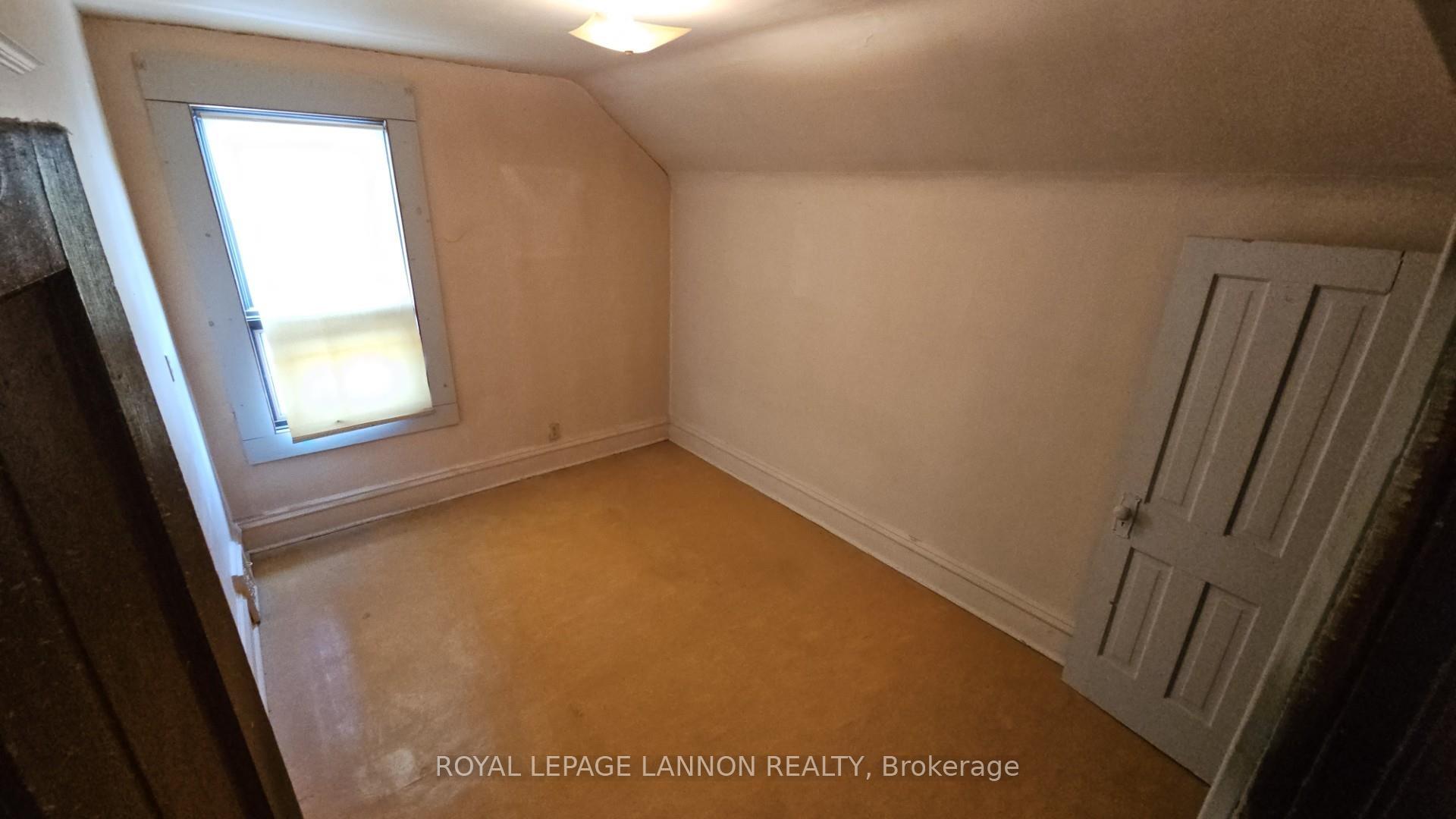 Photo 5 of 320 Dease Street, Thunder Bay, East End — HOMEH
