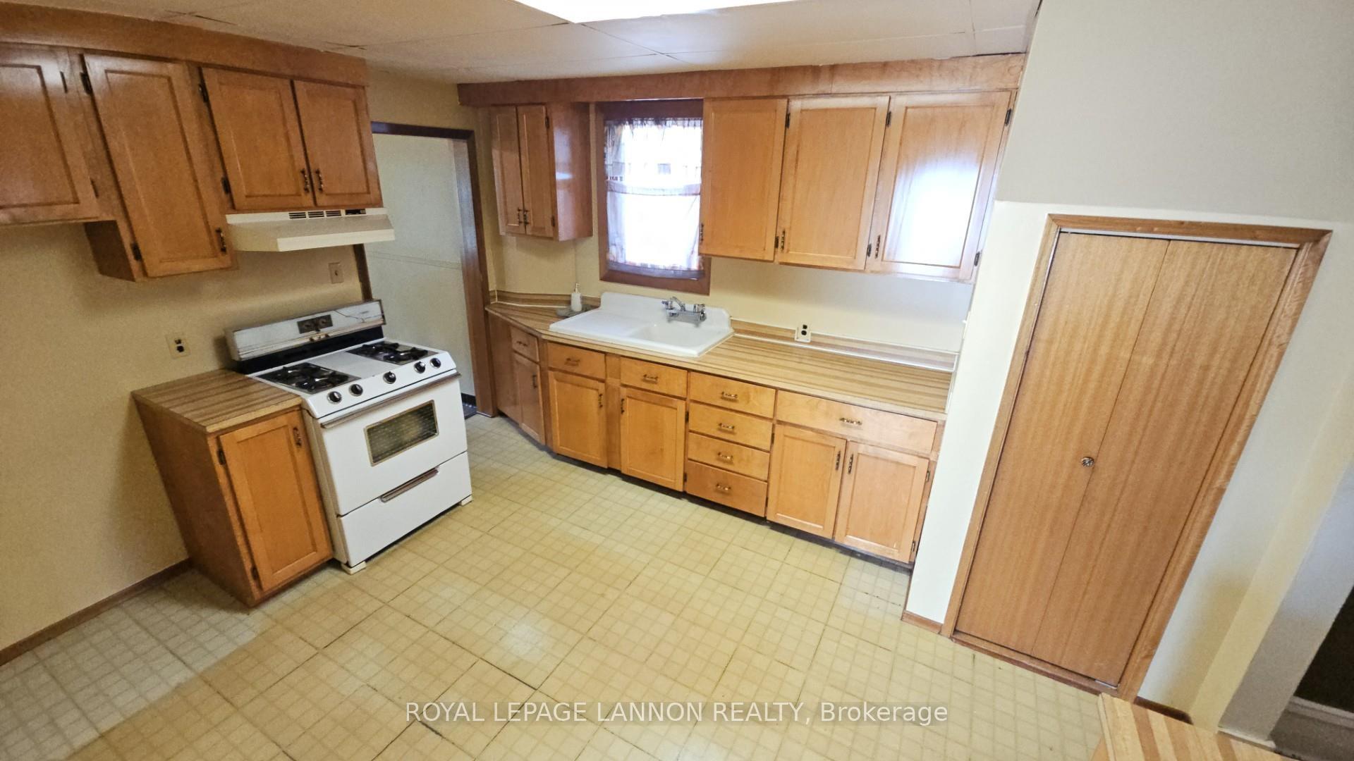 Photo 12 of 320 Dease Street, Thunder Bay, East End — HOMEH