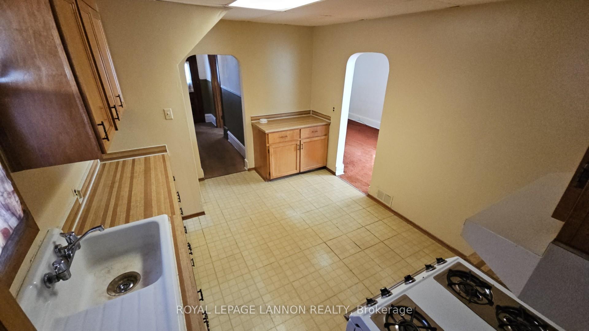 Photo 13 of 320 Dease Street, Thunder Bay, East End — HOMEH