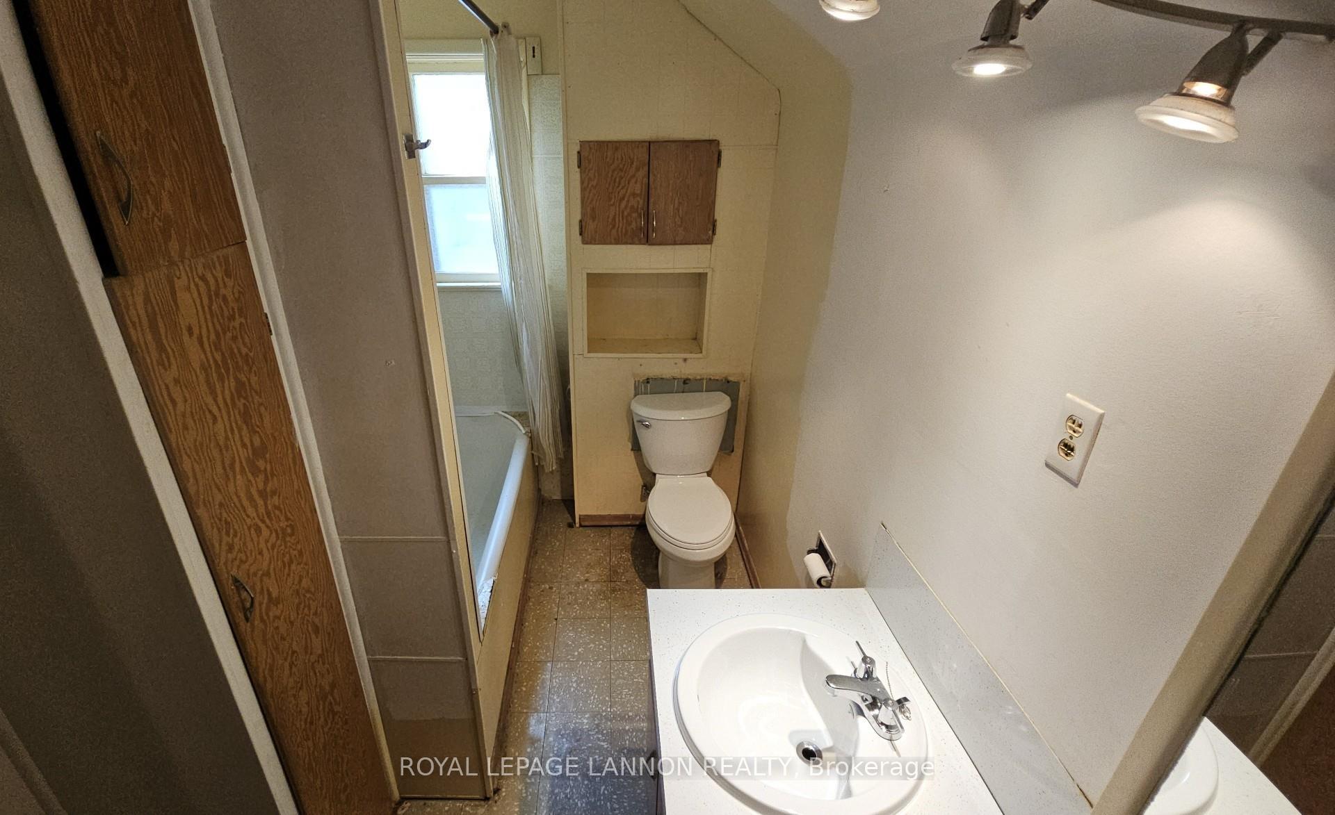 Photo 20 of 320 Dease Street, Thunder Bay, East End — HOMEH