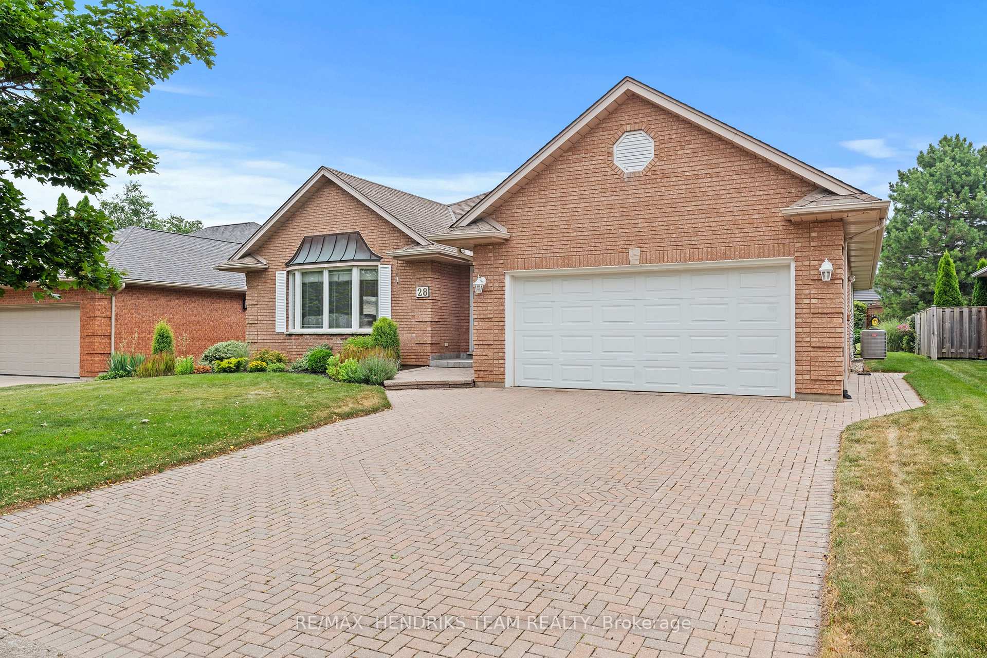 Photo 2 of 28 Heritage Lane, Welland, N. Welland — HOMEH