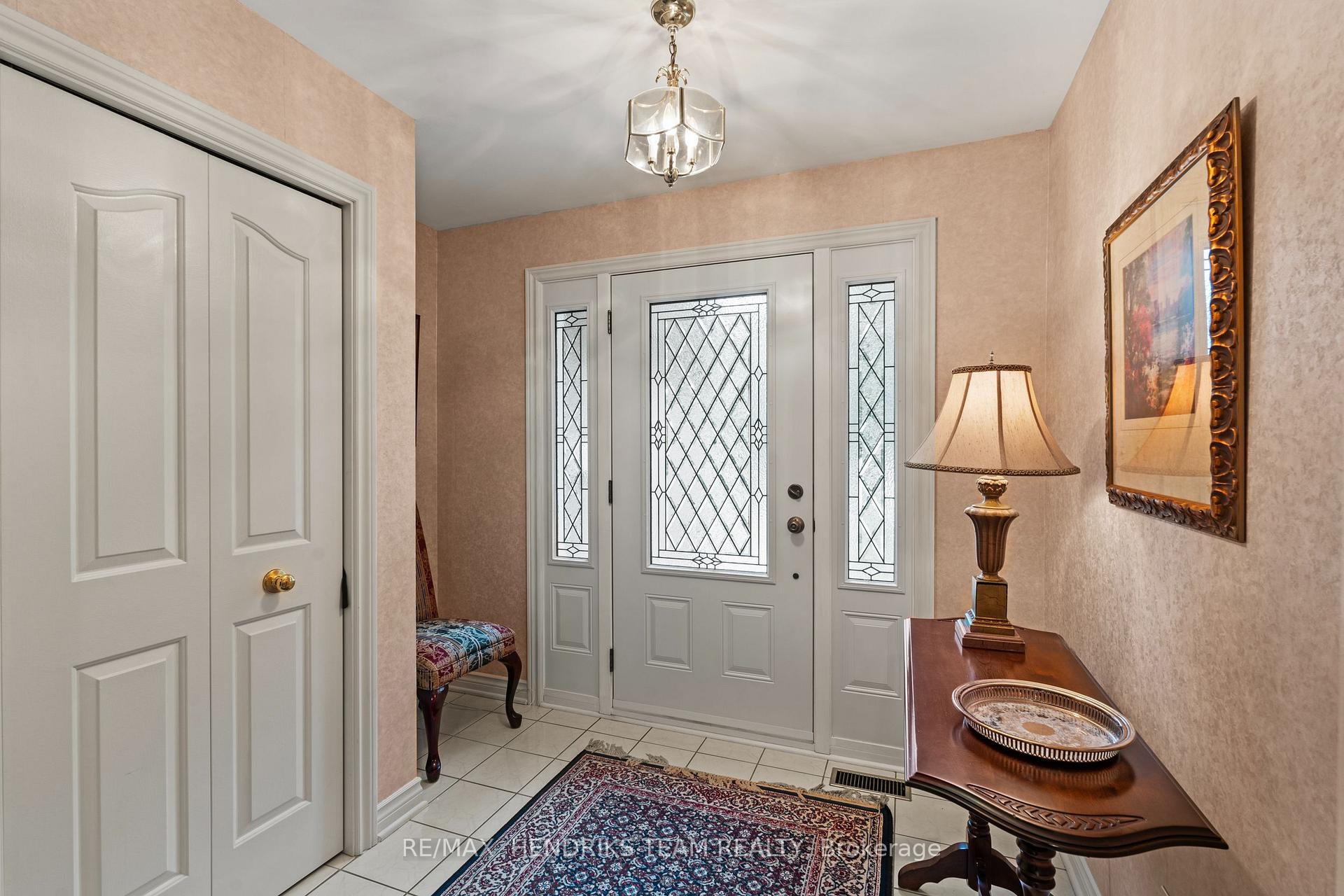 Photo 5 of 28 Heritage Lane, Welland, N. Welland — HOMEH