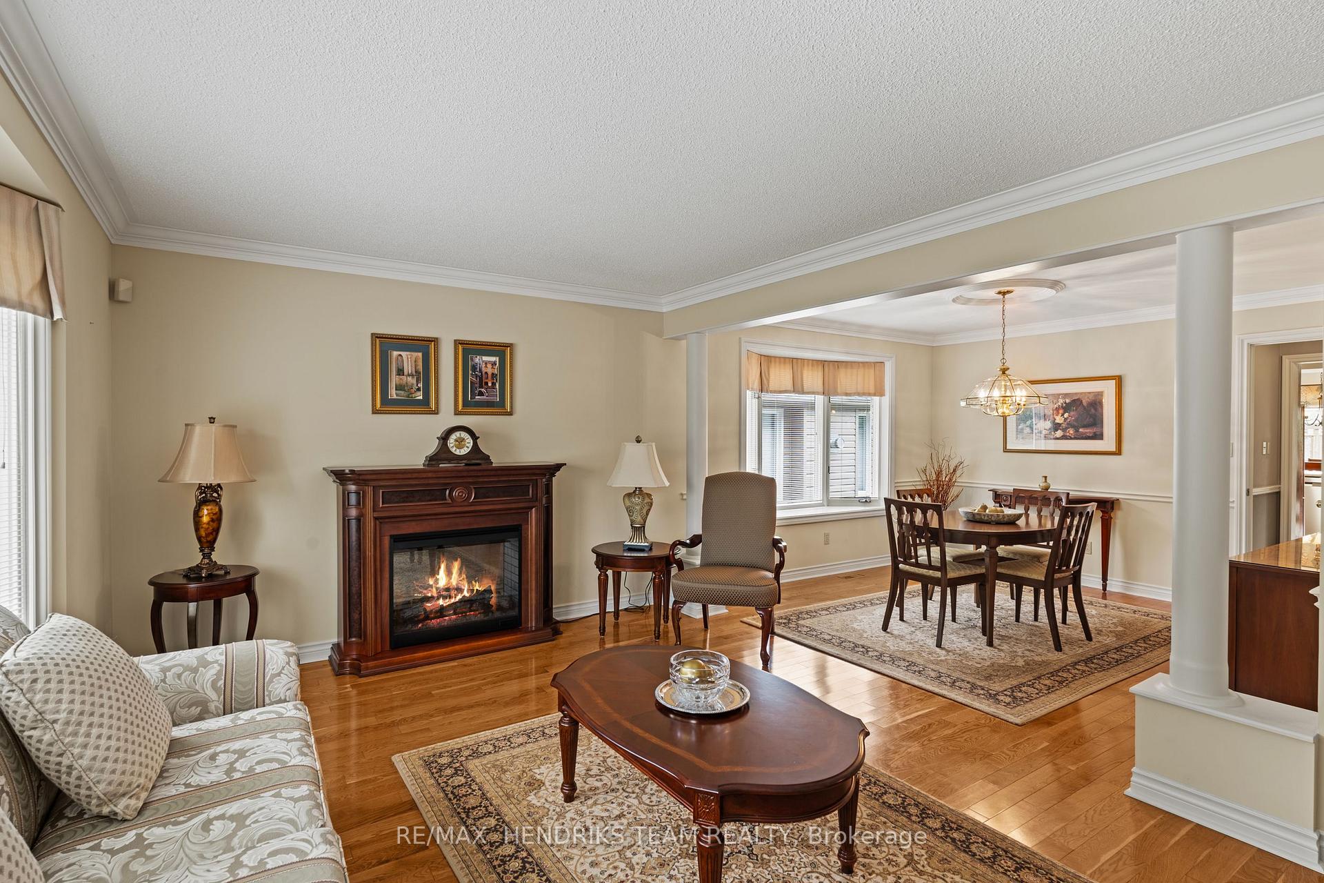 Photo 8 of 28 Heritage Lane, Welland, N. Welland — HOMEH