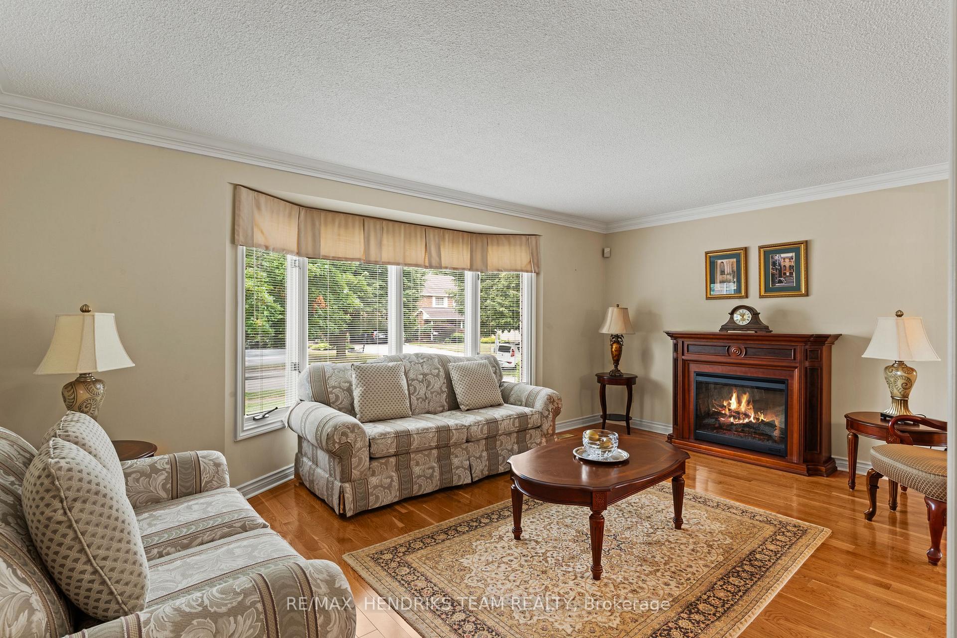 Photo 9 of 28 Heritage Lane, Welland, N. Welland — HOMEH