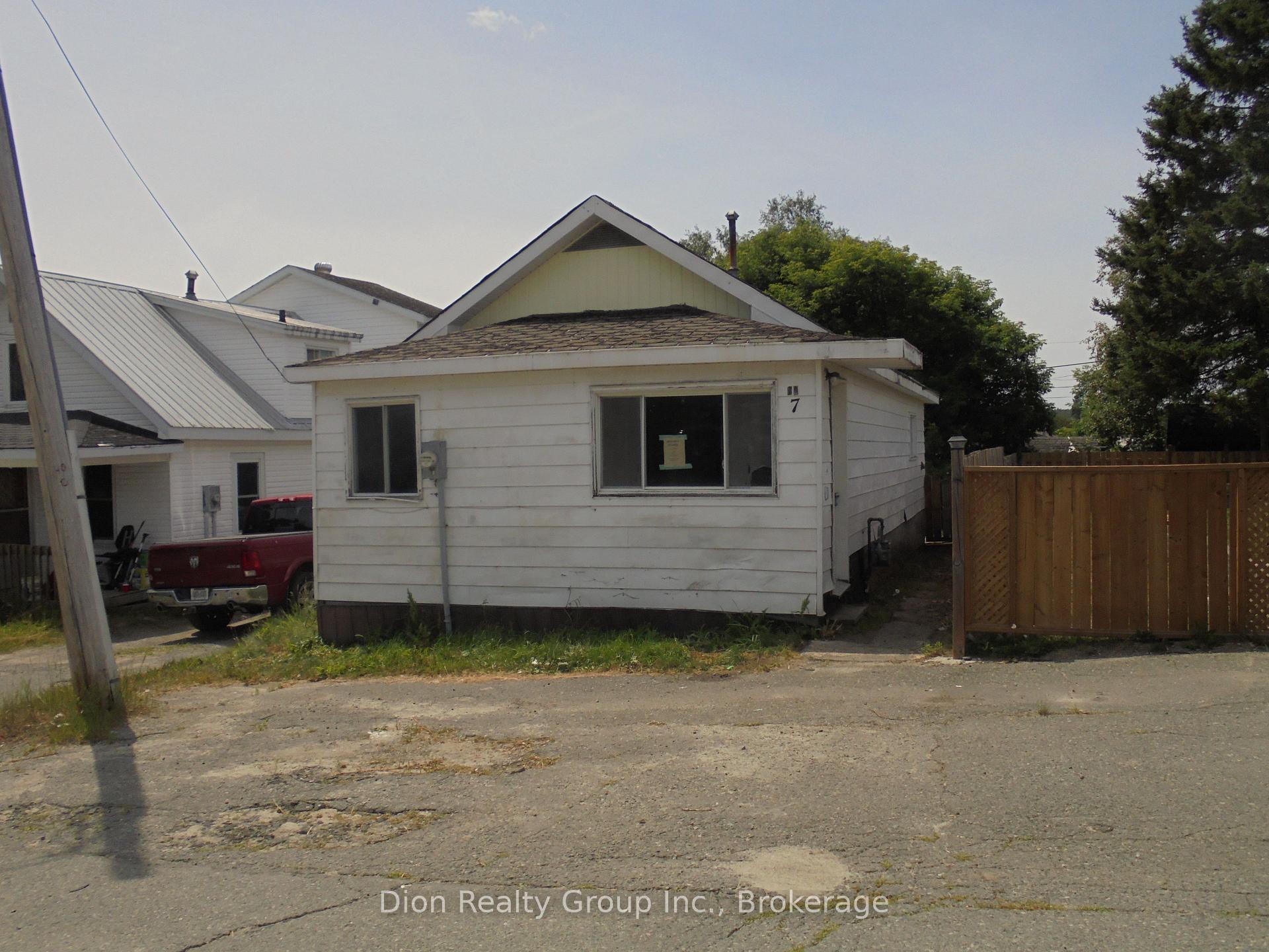 Front of 7A Spruce Street