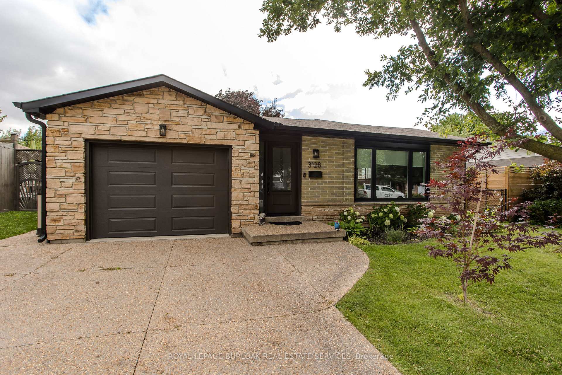 Photo 4 of 3128 Centennial Drive, Burlington, Palmer — HOMEH