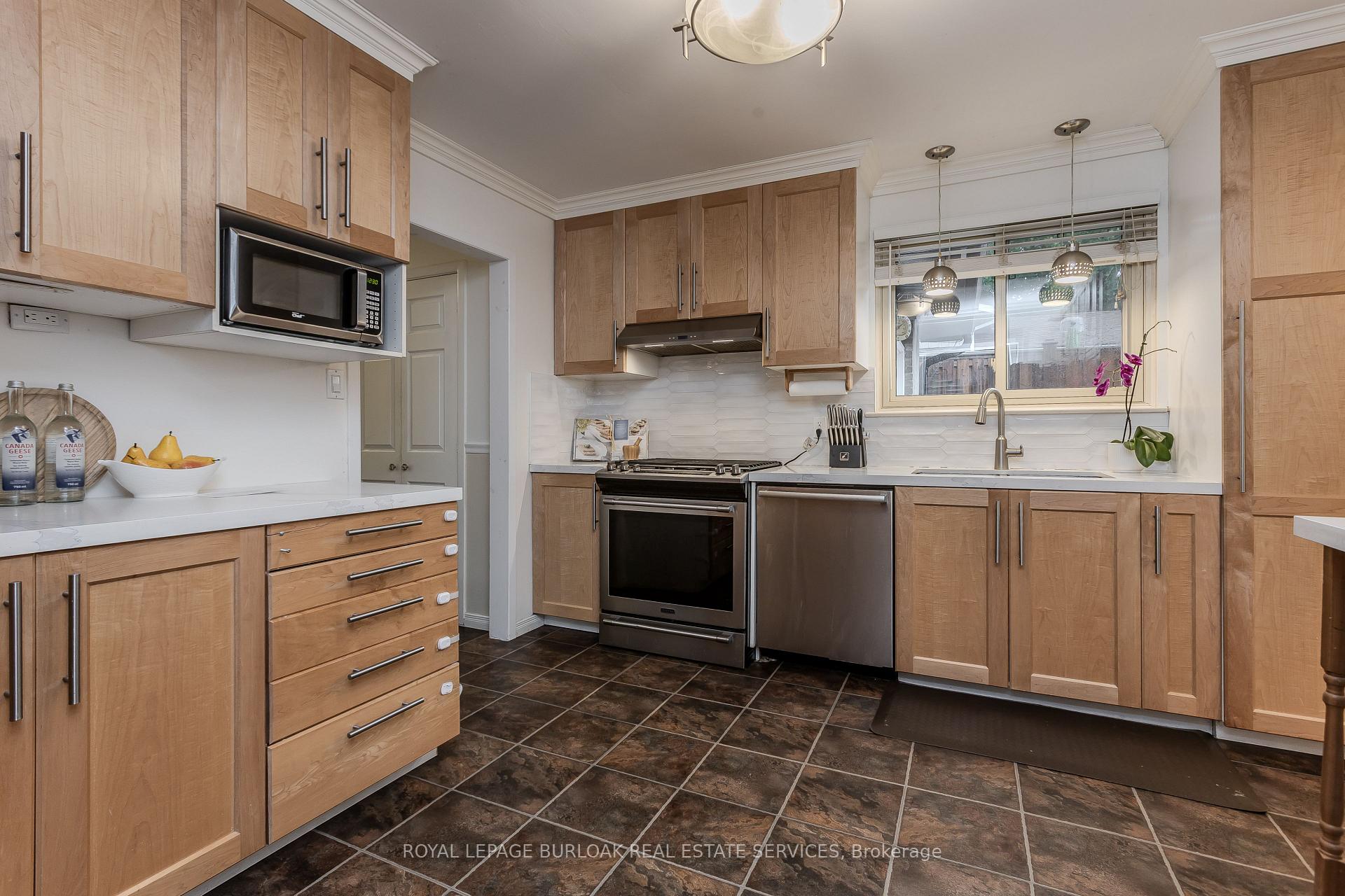 Photo 18 of 3128 Centennial Drive, Burlington, Palmer — HOMEH