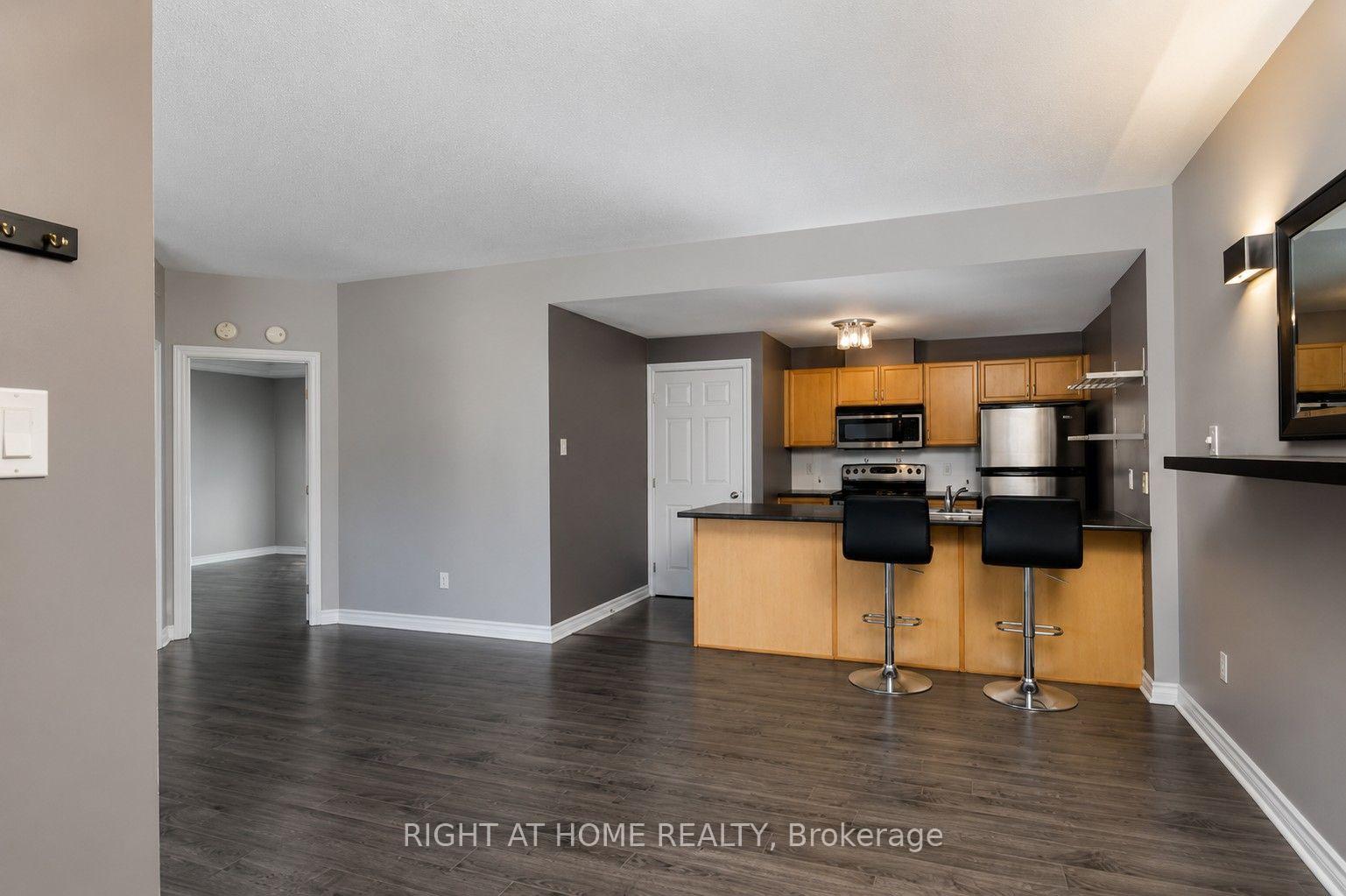 Photo 3 of Unit 3, 165 Waterbridge Drive, Ottawa, Barrhaven East — HOMEH