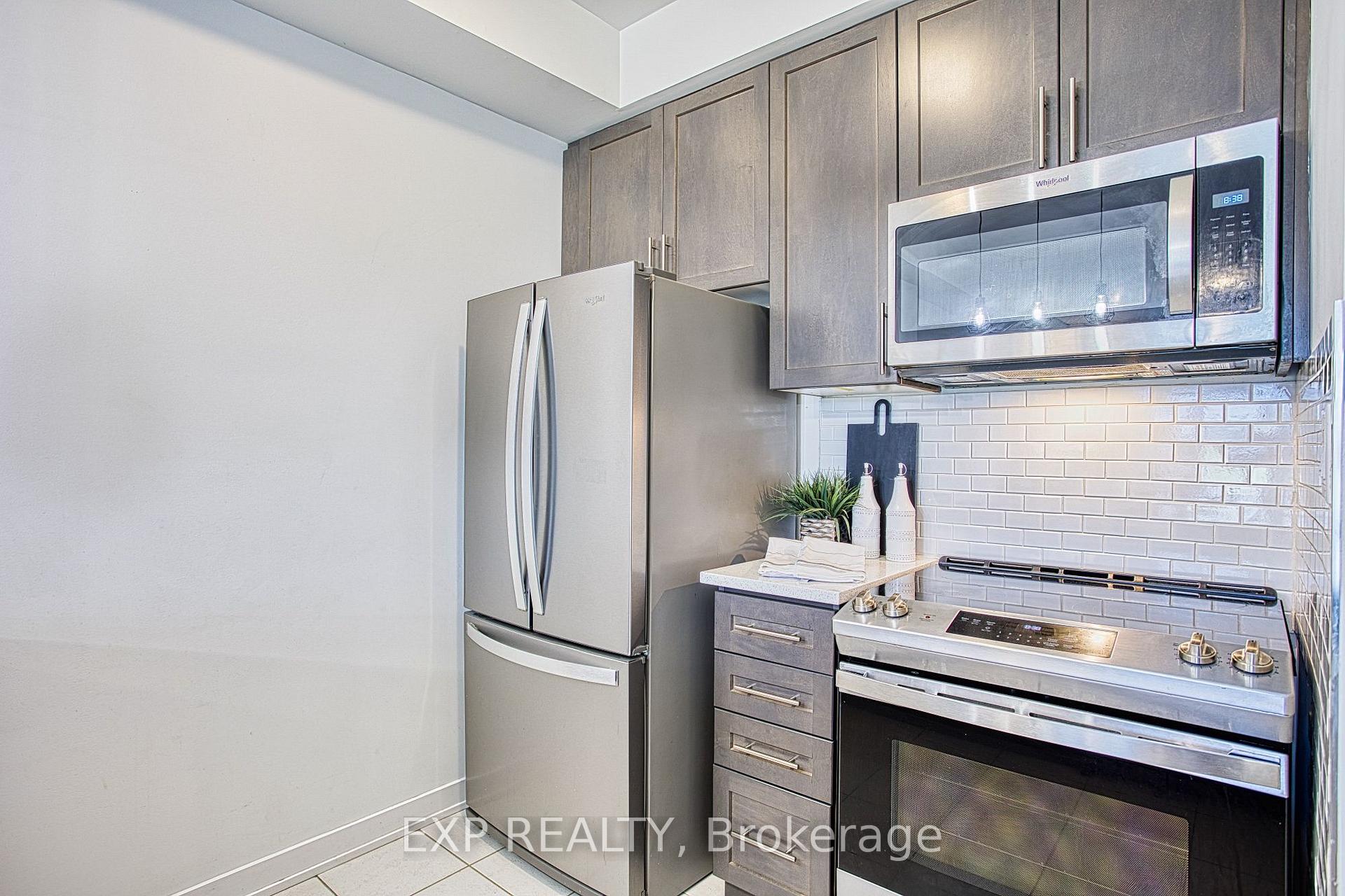 Photo 4 of 590 North Service Road, Hamilton, Stoney Creek — HOMEH