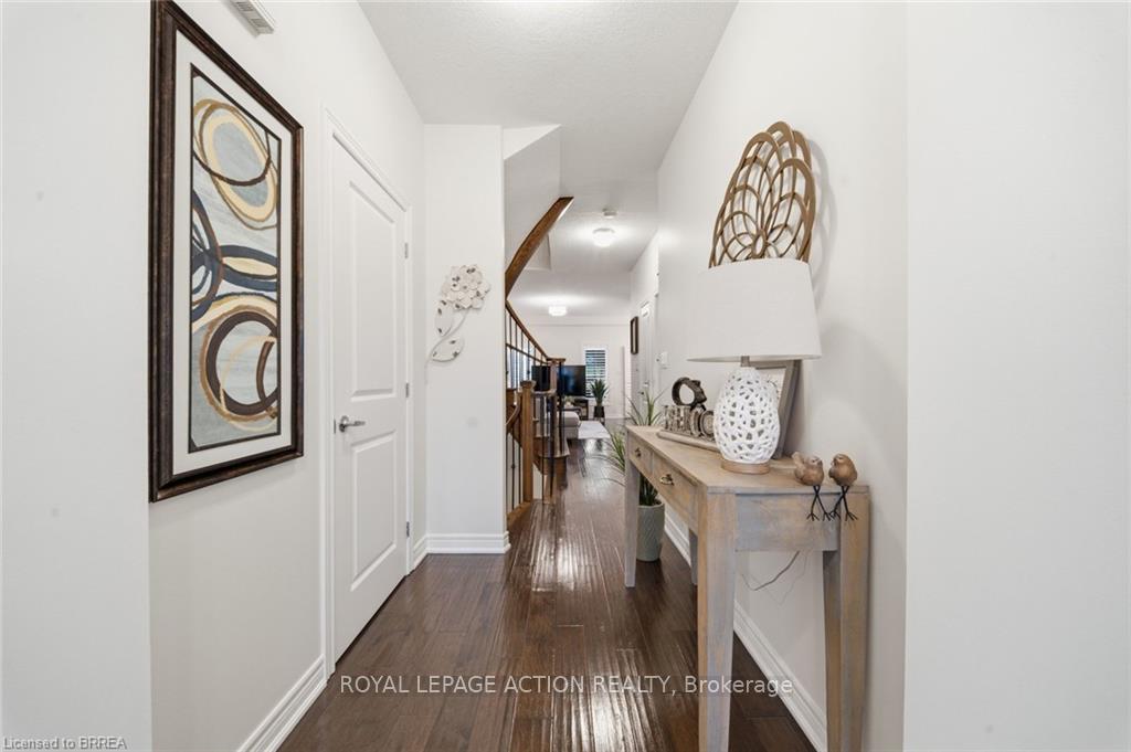 Photo 4 of 10 Cedarville Drive, Hamilton, Stoney Creek — HOMEH