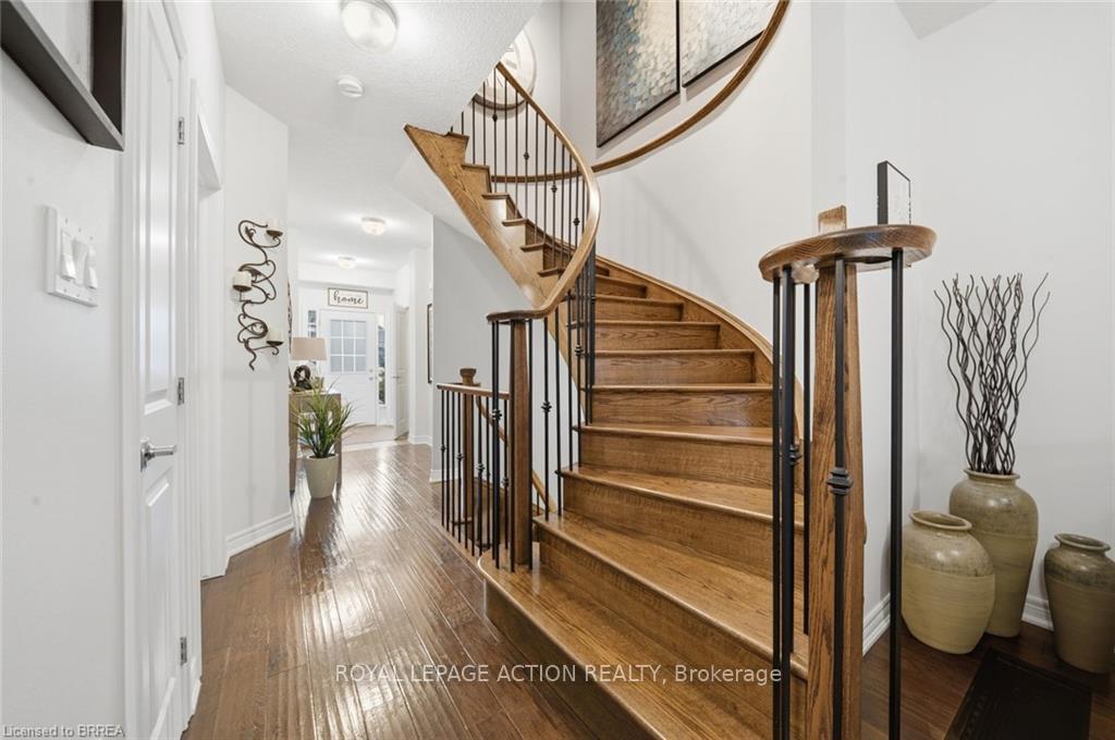 Photo 6 of 10 Cedarville Drive, Hamilton, Stoney Creek — HOMEH