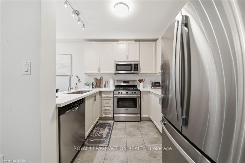 Photo 11 of 10 Cedarville Drive, Hamilton, Stoney Creek — HOMEH