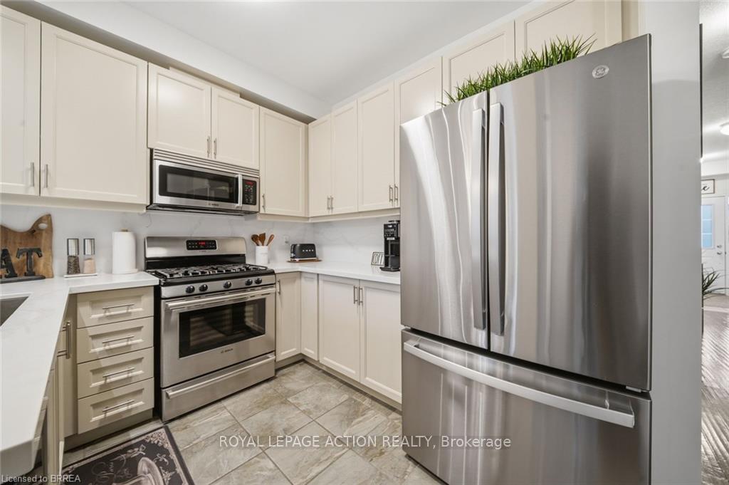 Photo 12 of 10 Cedarville Drive, Hamilton, Stoney Creek — HOMEH