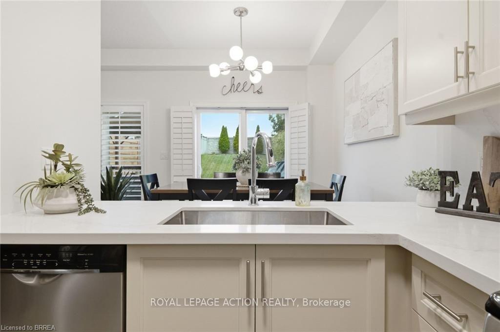 Photo 13 of 10 Cedarville Drive, Hamilton, Stoney Creek — HOMEH