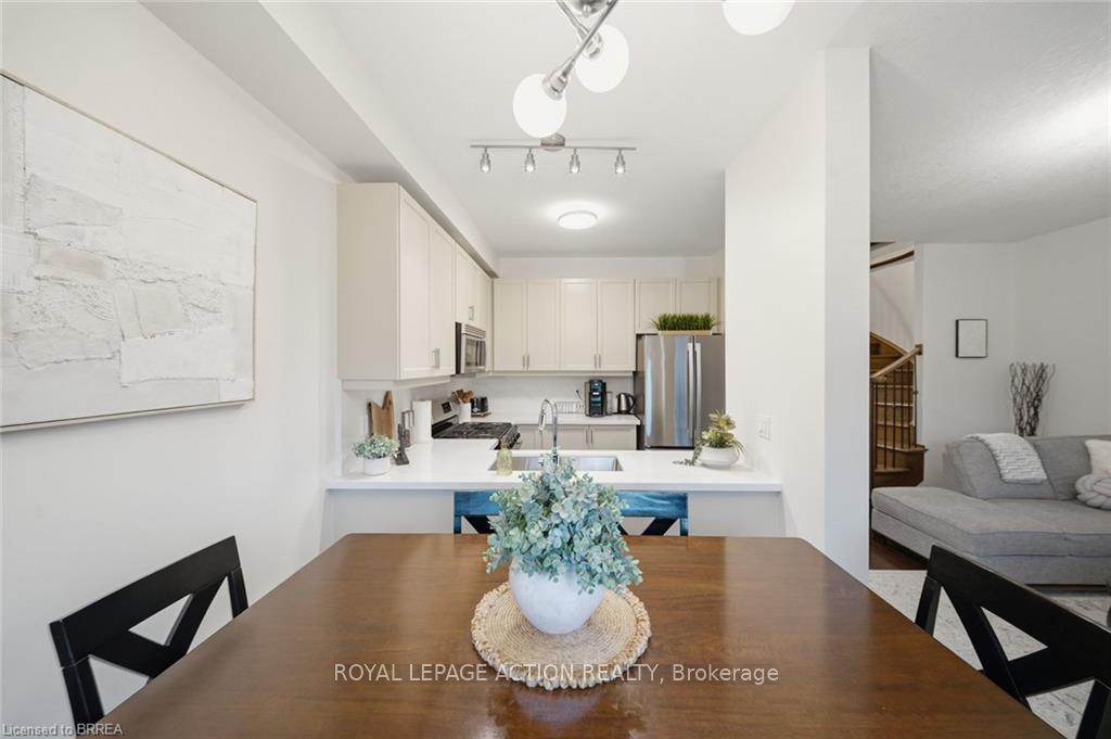 Photo 14 of 10 Cedarville Drive, Hamilton, Stoney Creek — HOMEH