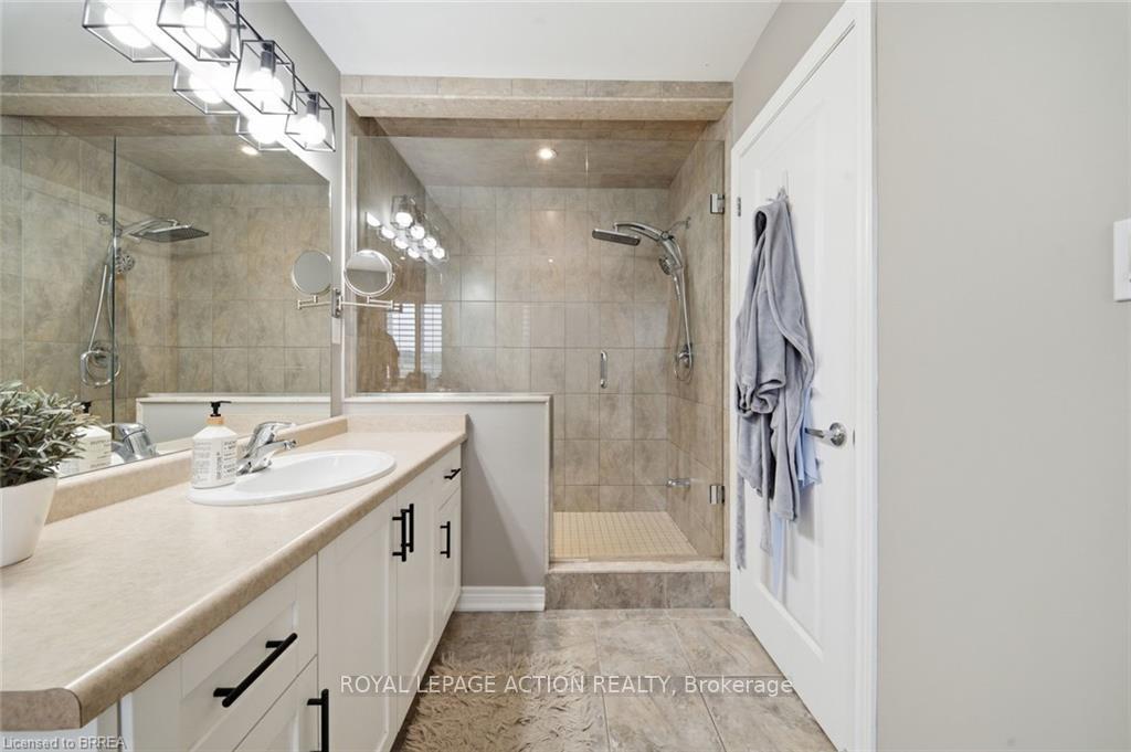 Photo 23 of 10 Cedarville Drive, Hamilton, Stoney Creek — HOMEH