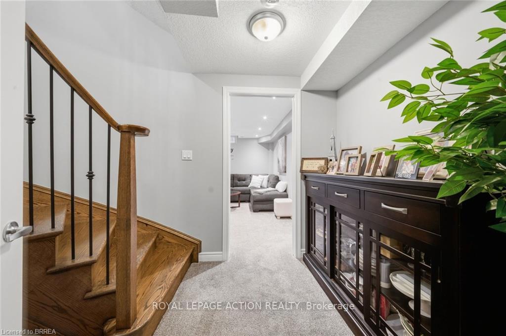 Photo 24 of 10 Cedarville Drive, Hamilton, Stoney Creek — HOMEH