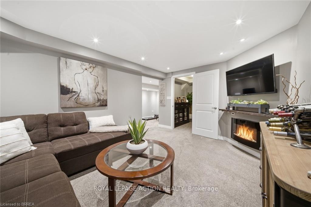 Photo 26 of 10 Cedarville Drive, Hamilton, Stoney Creek — HOMEH