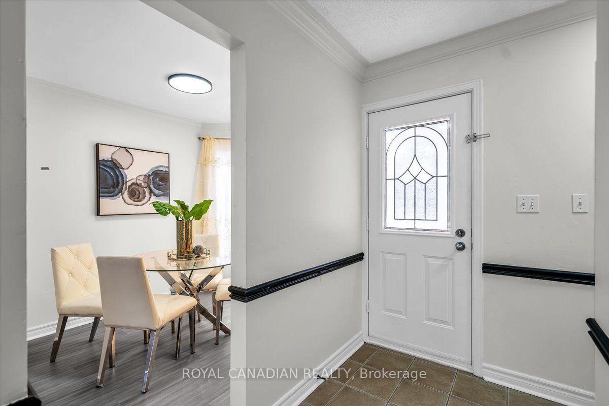 Photo 5 of 72 Short Crescent, Clarington, Courtice — HOMEH