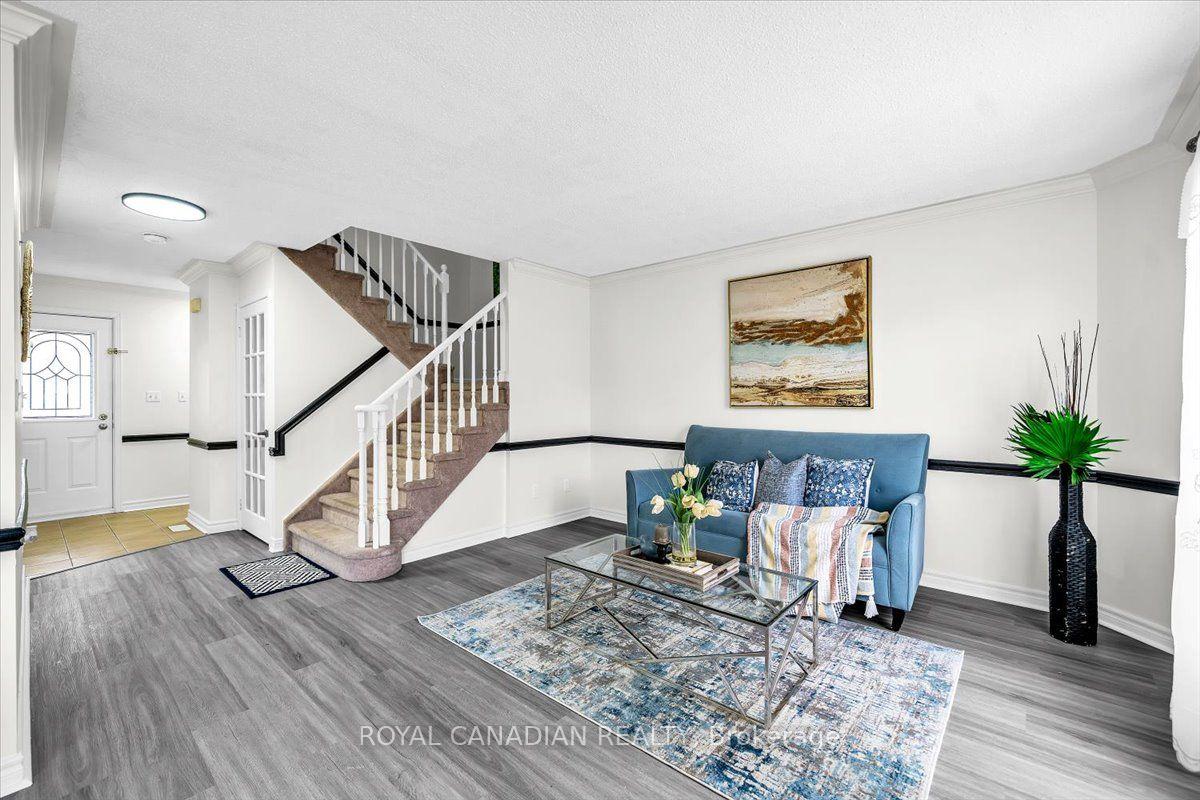 Photo 10 of 72 Short Crescent, Clarington, Courtice — HOMEH