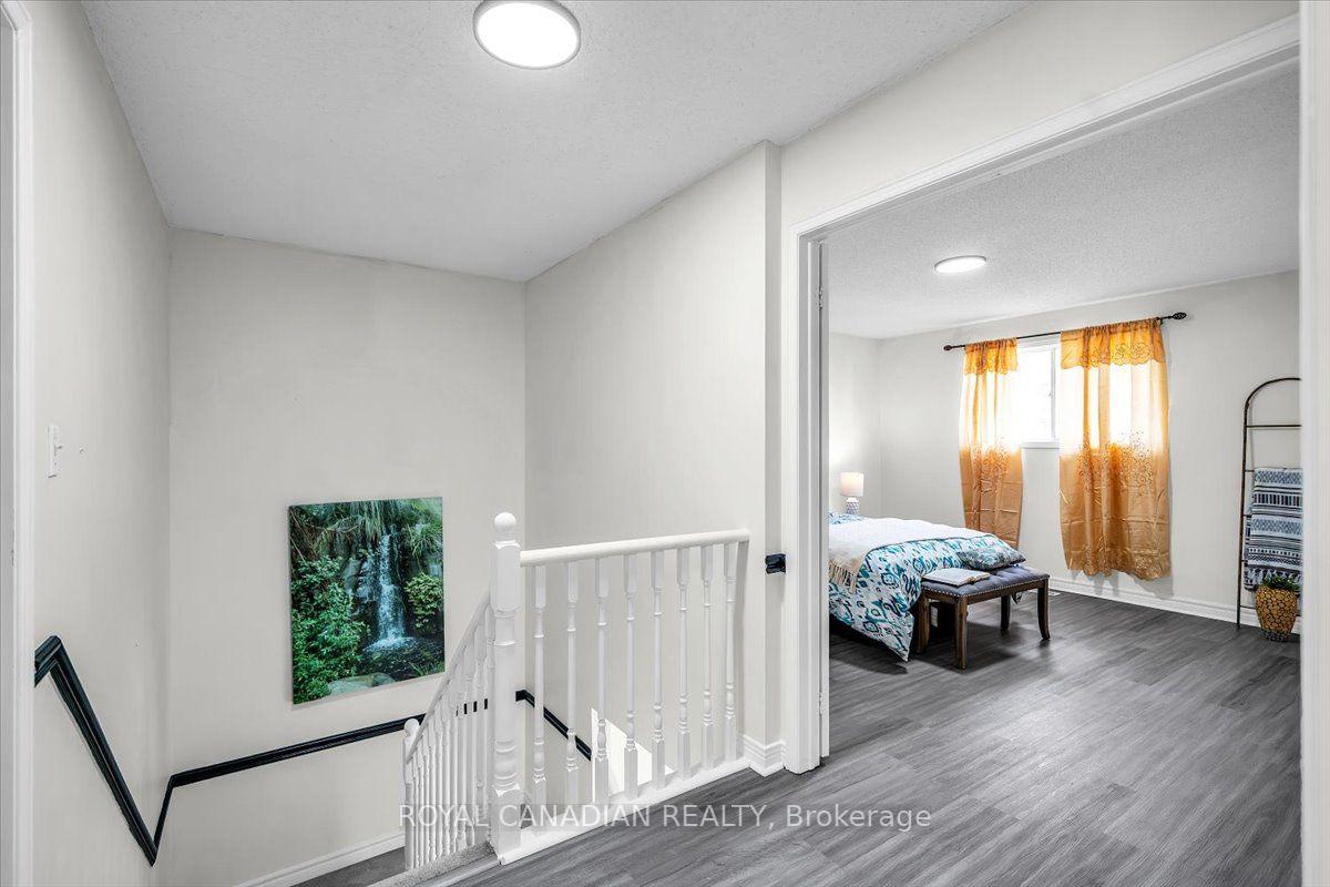 Photo 24 of 72 Short Crescent, Clarington, Courtice — HOMEH