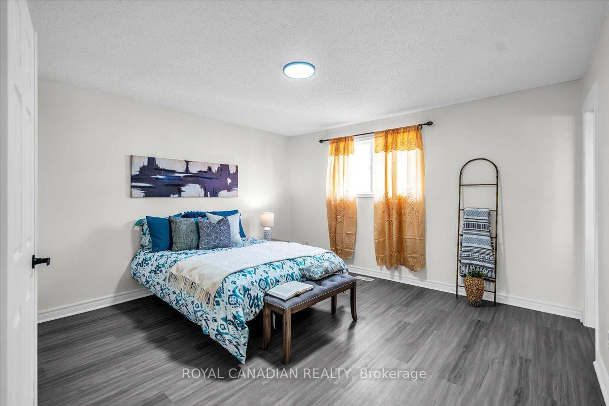 Photo 25 of 72 Short Crescent, Clarington, Courtice — HOMEH