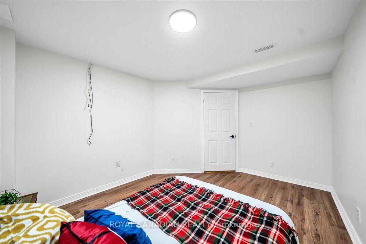 Photo 41 of 72 Short Crescent, Clarington, Courtice — HOMEH