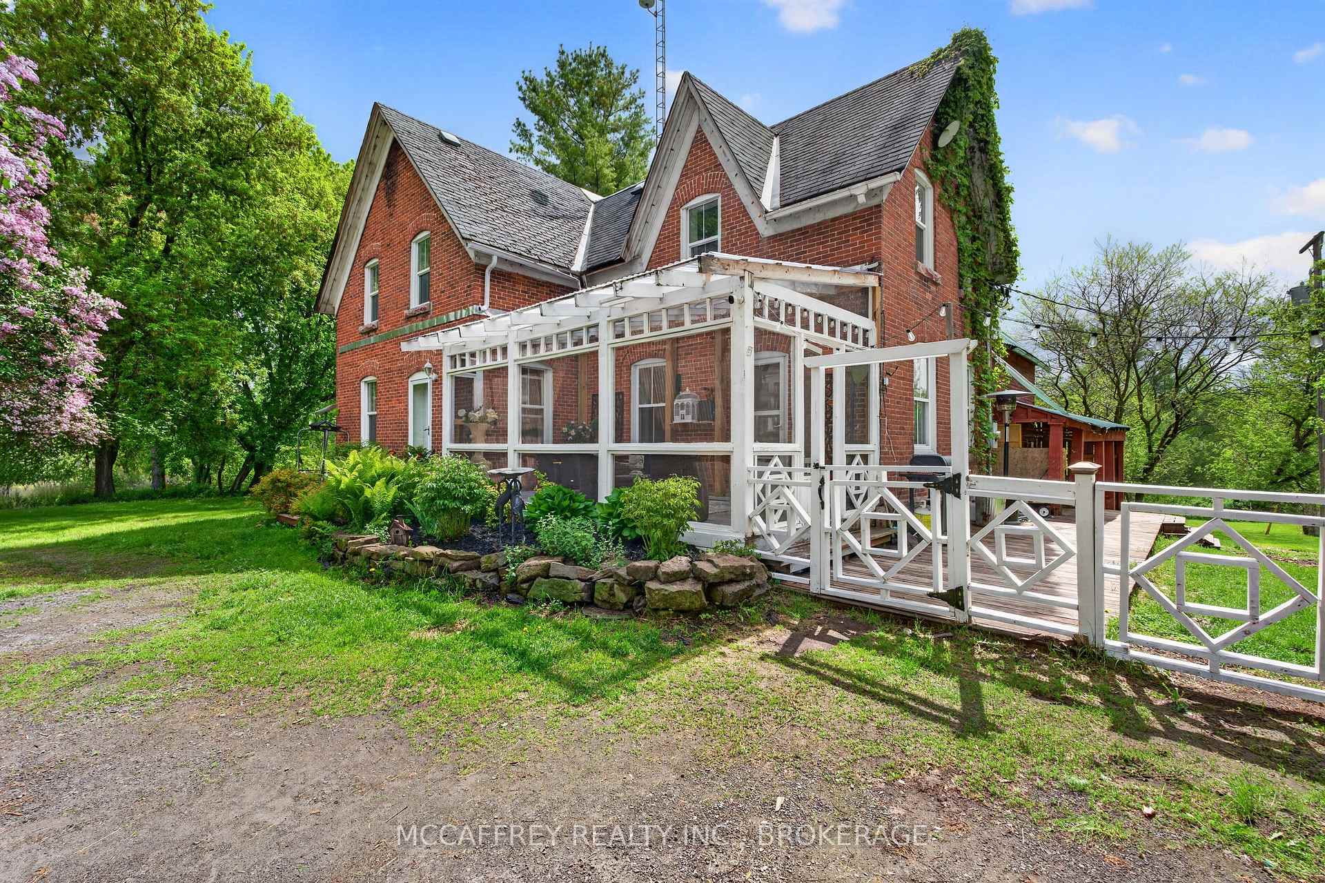 Front of 1817 Glen Smail Road