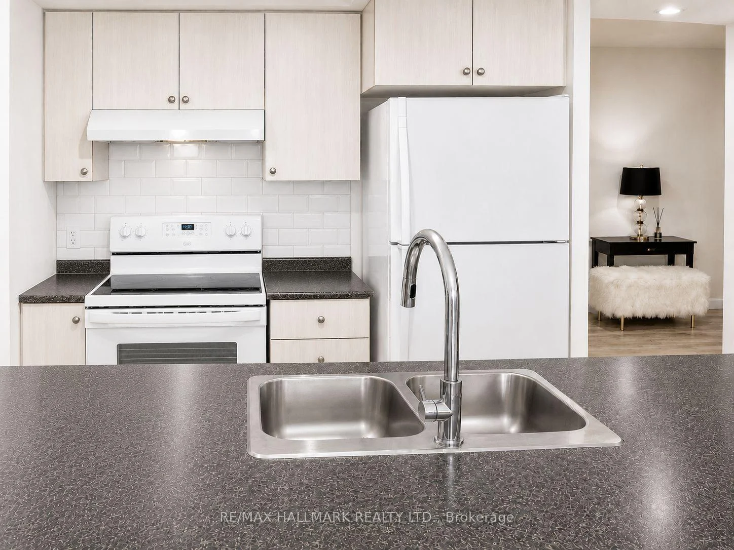 Photo 7 of Unit 0908, 1346 Danforth Road, Scarborough, Eglinton East — HOMEH