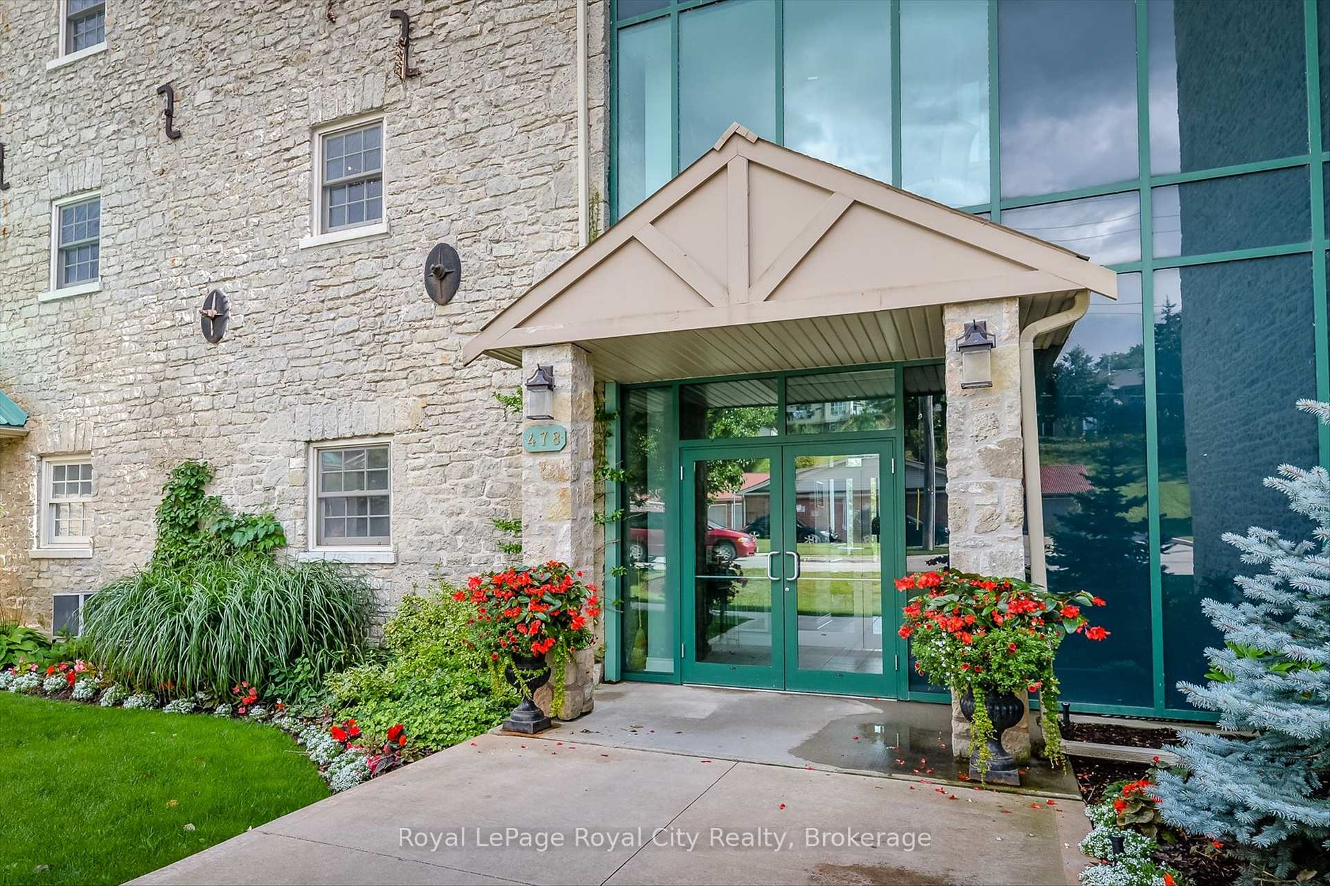 Photo 3 of Unit 101, 478 St Andrew Street E, Centre Wellington, Fergus — HOMEH