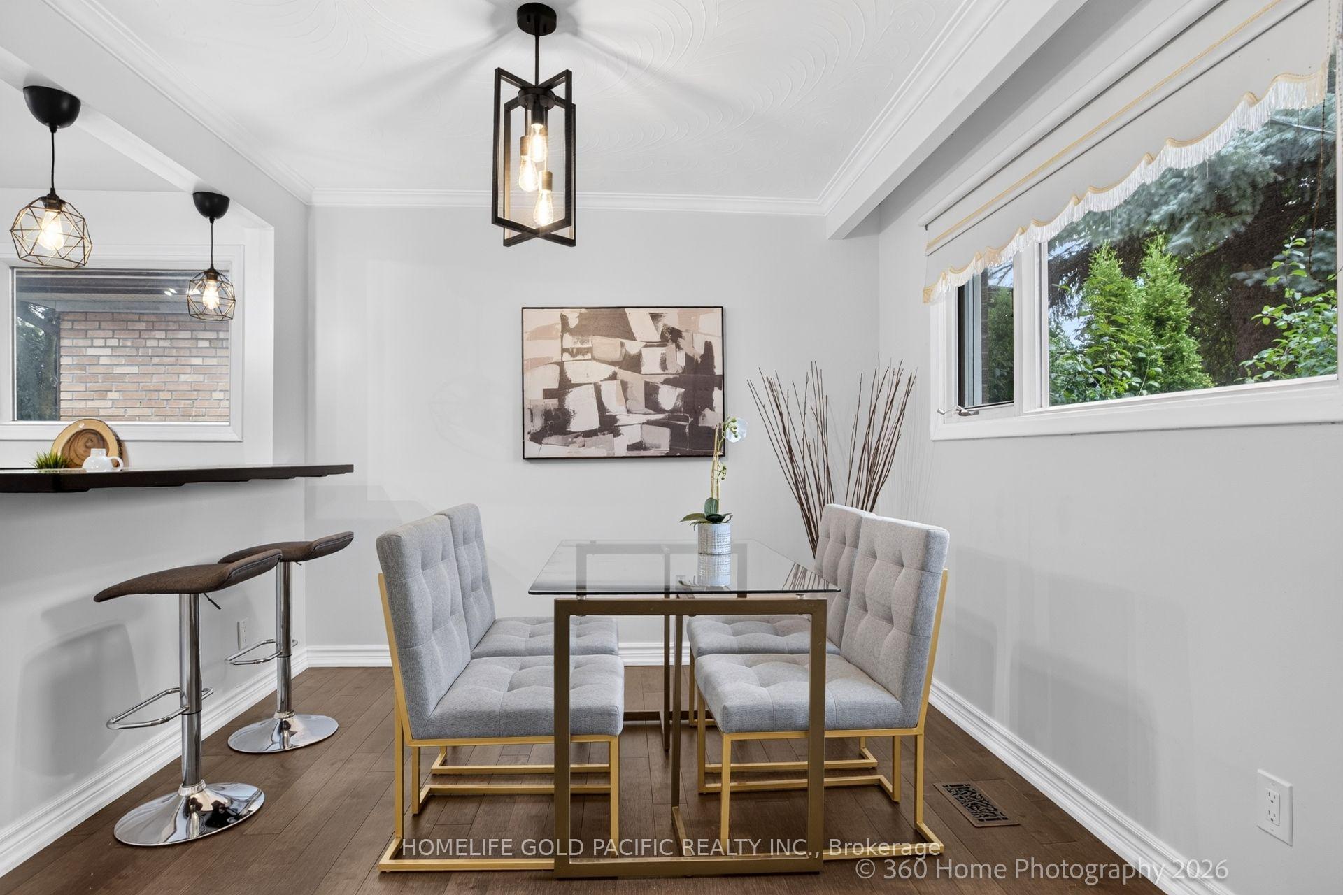 Photo 5 of 25 Houston Crescent, North York, Don Valley Village — HOMEH
