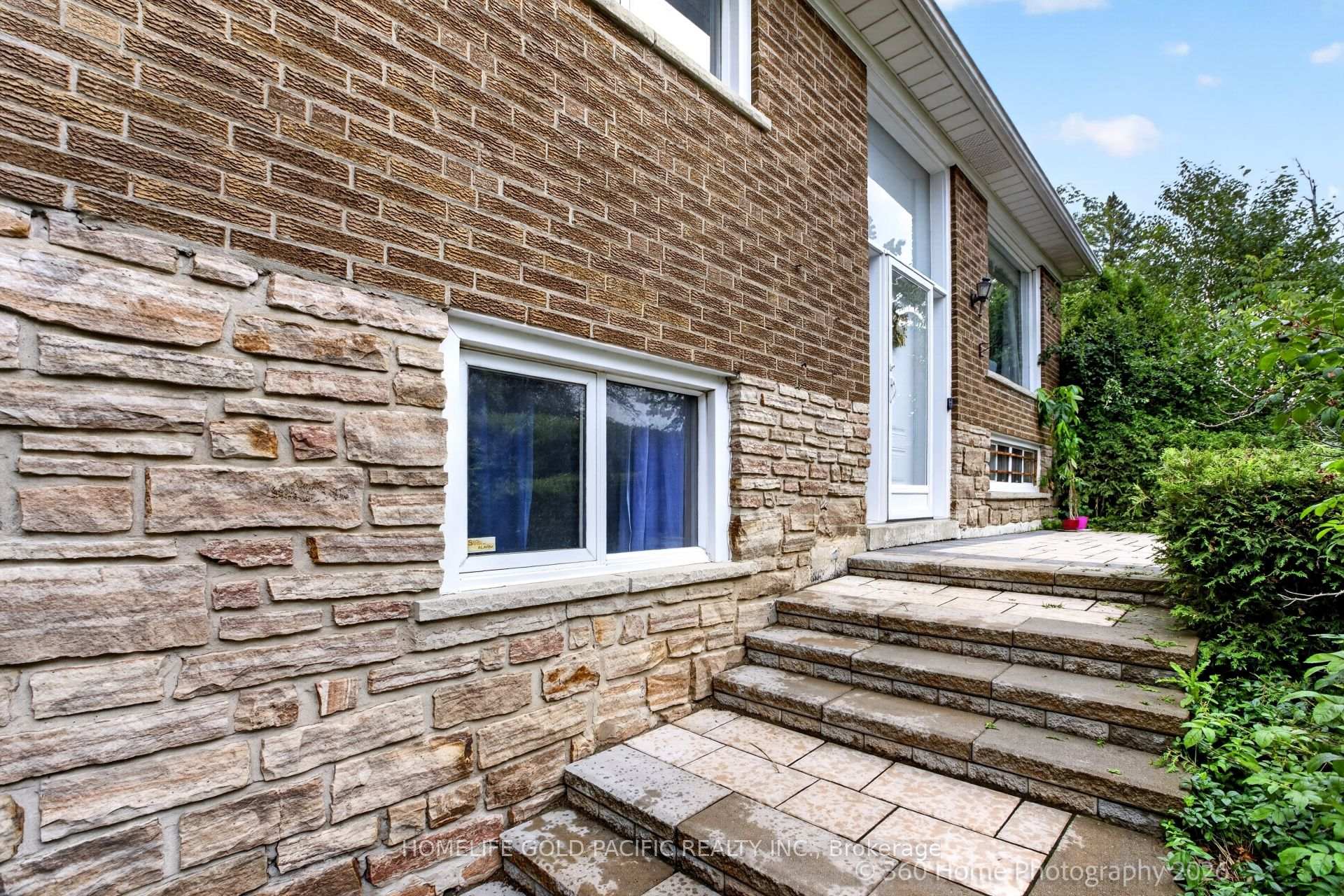 Photo 12 of 25 Houston Crescent, North York, Don Valley Village — HOMEH