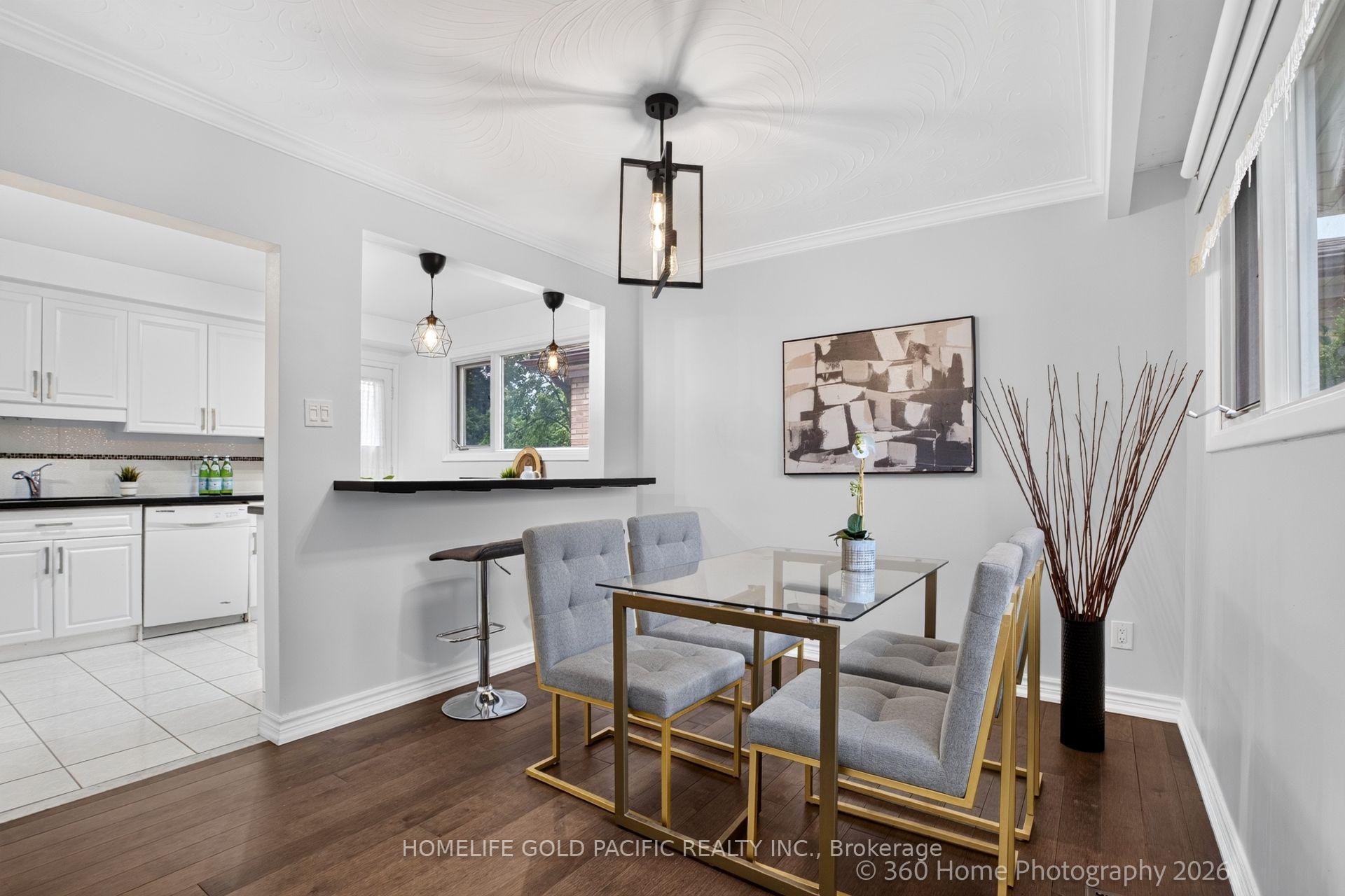 Photo 15 of 25 Houston Crescent, North York, Don Valley Village — HOMEH
