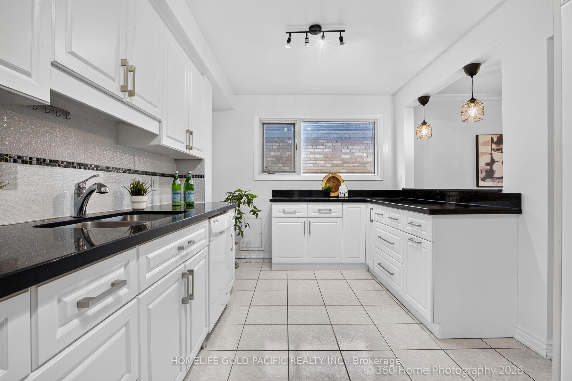 Photo 20 of 25 Houston Crescent, North York, Don Valley Village — HOMEH