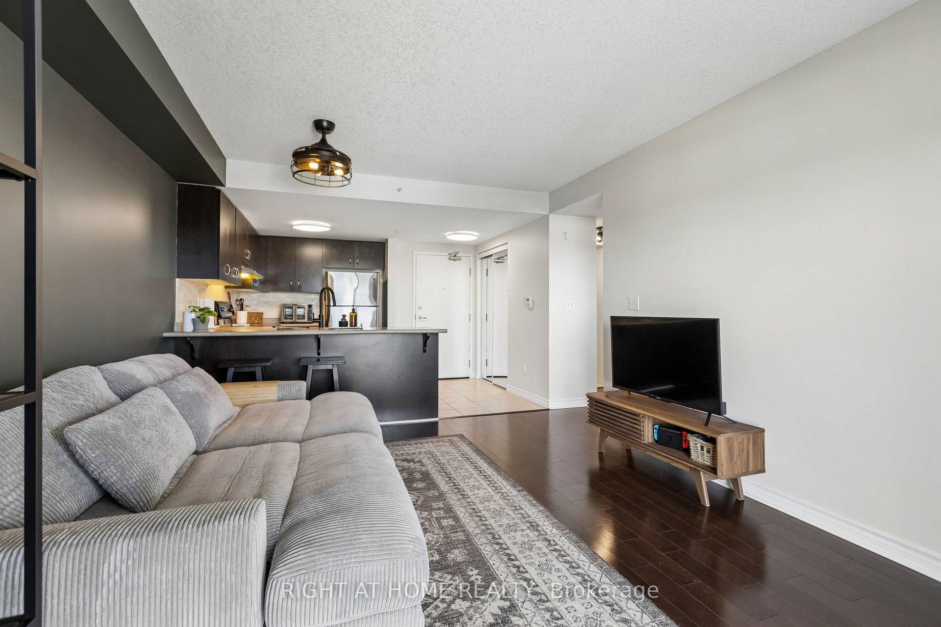 Photo 4 of Unit 404, 37 Goodwin Drive, Guelph, Pineridge/Westminster Woods — HOMEH