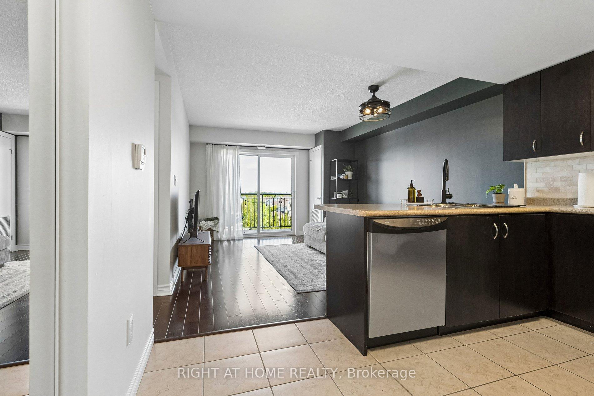 Photo 6 of Unit 404, 37 Goodwin Drive, Guelph, Pineridge/Westminster Woods — HOMEH