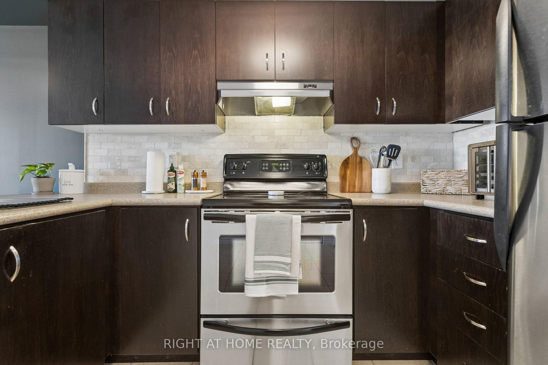 Photo 13 of Unit 404, 37 Goodwin Drive, Guelph, Pineridge/Westminster Woods — HOMEH