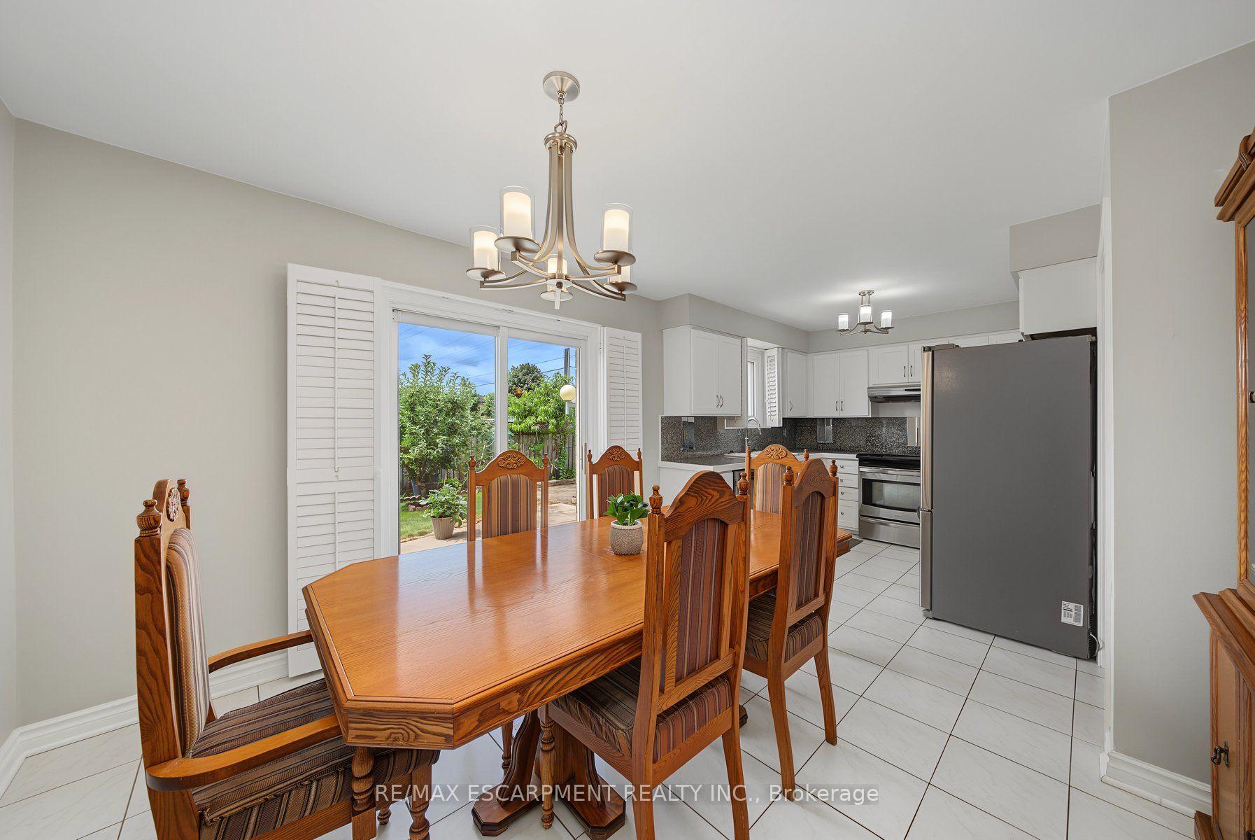 Photo 8 of 2 Cresthaven Drive, Hamilton, Stoney Creek — HOMEH