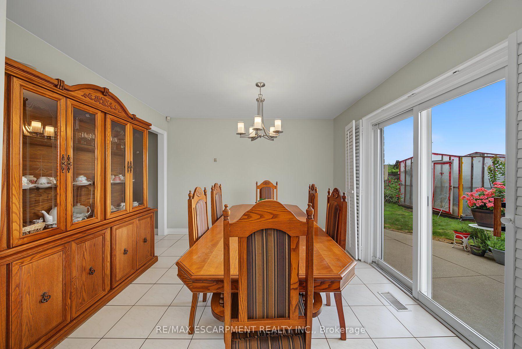 Photo 9 of 2 Cresthaven Drive, Hamilton, Stoney Creek — HOMEH