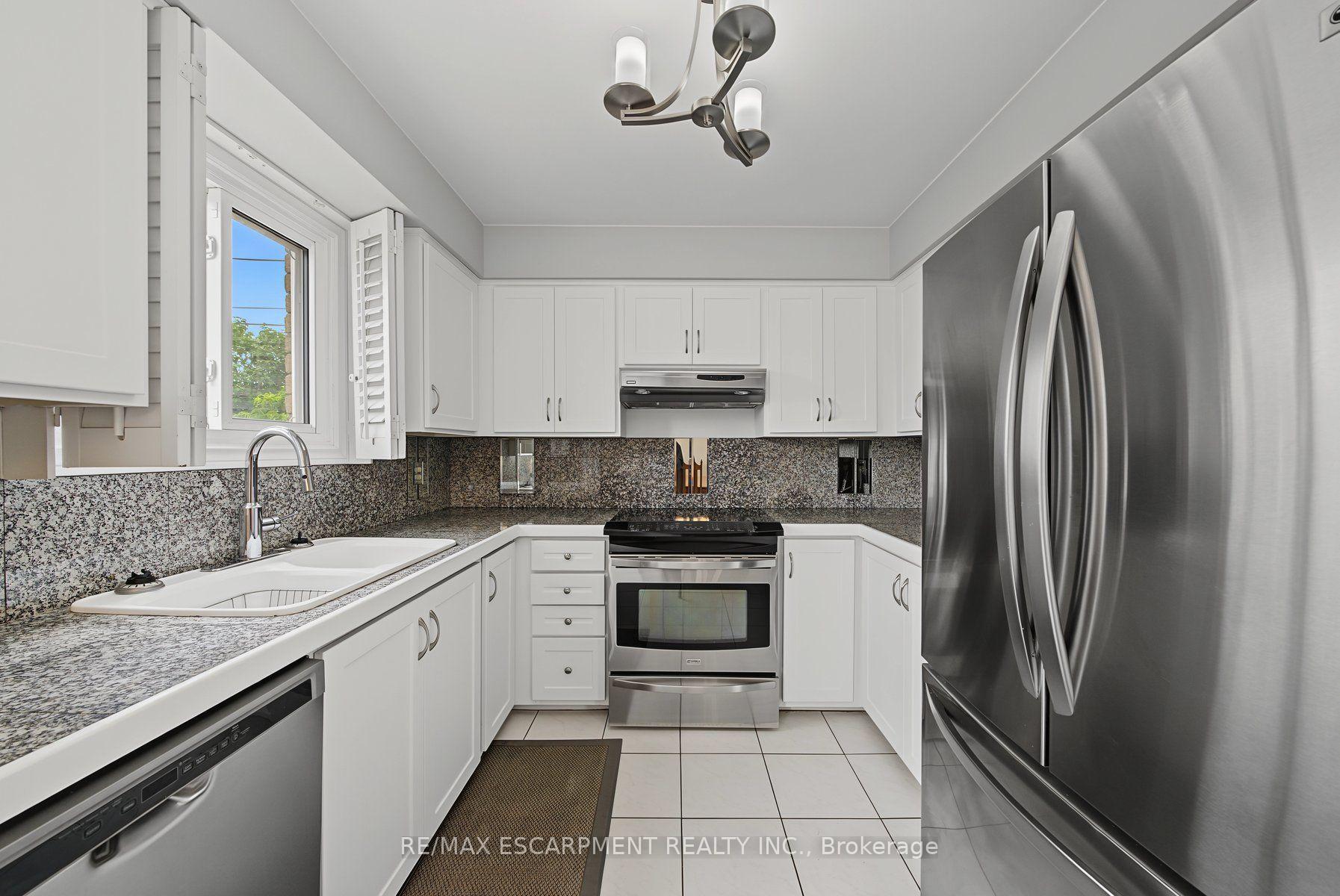 Photo 10 of 2 Cresthaven Drive, Hamilton, Stoney Creek — HOMEH
