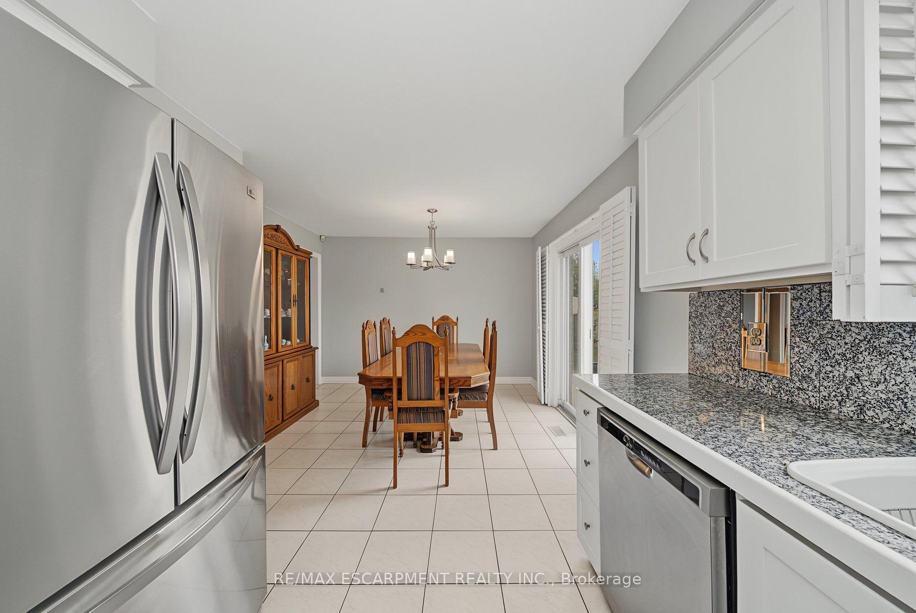 Photo 13 of 2 Cresthaven Drive, Hamilton, Stoney Creek — HOMEH